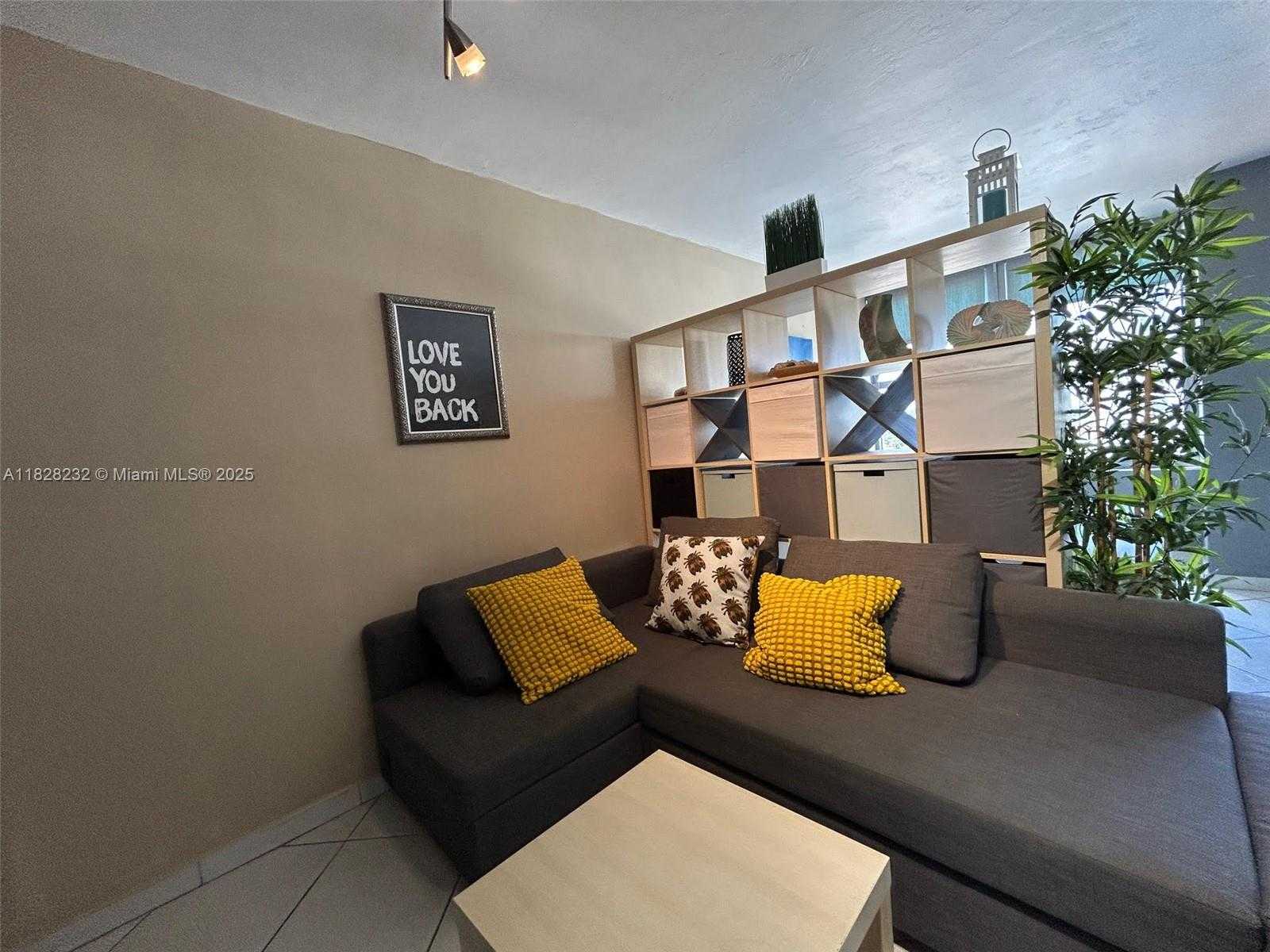 Small Image of 2899 COLLINS AVE #1002, Miami Beach Number 31