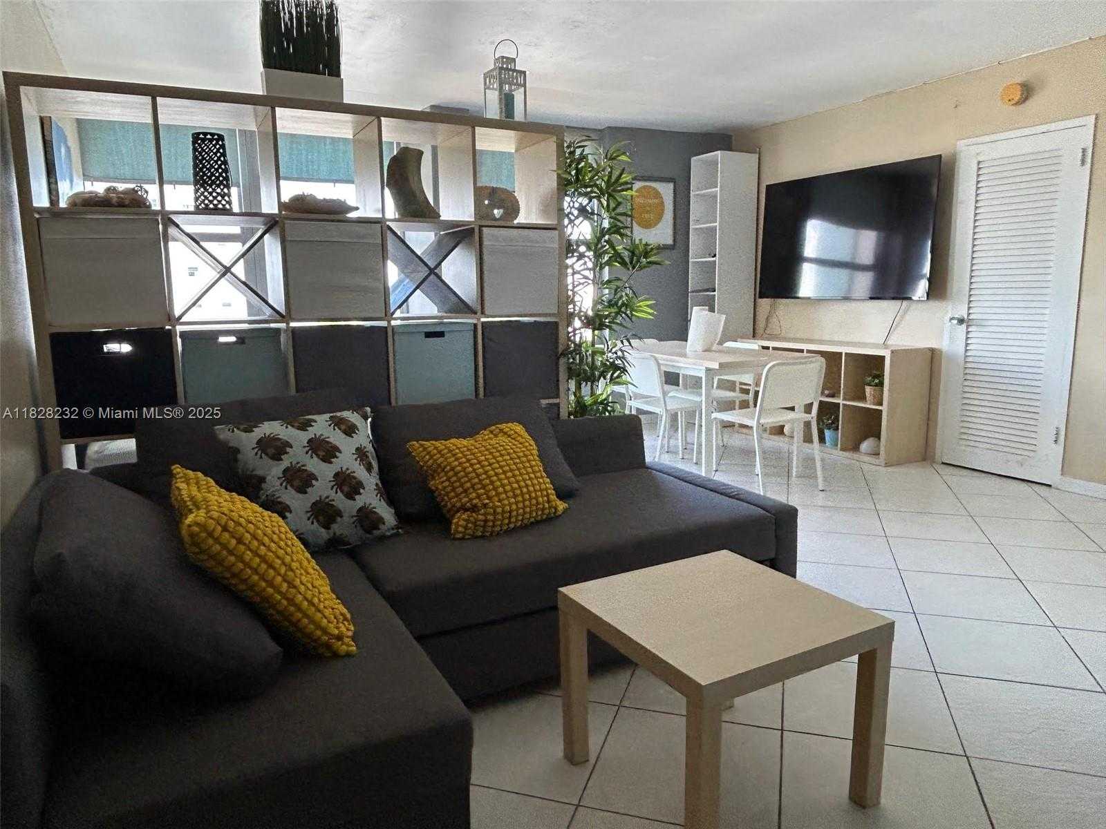 Small Image of 2899 COLLINS AVE #1002, Miami Beach Number 32
