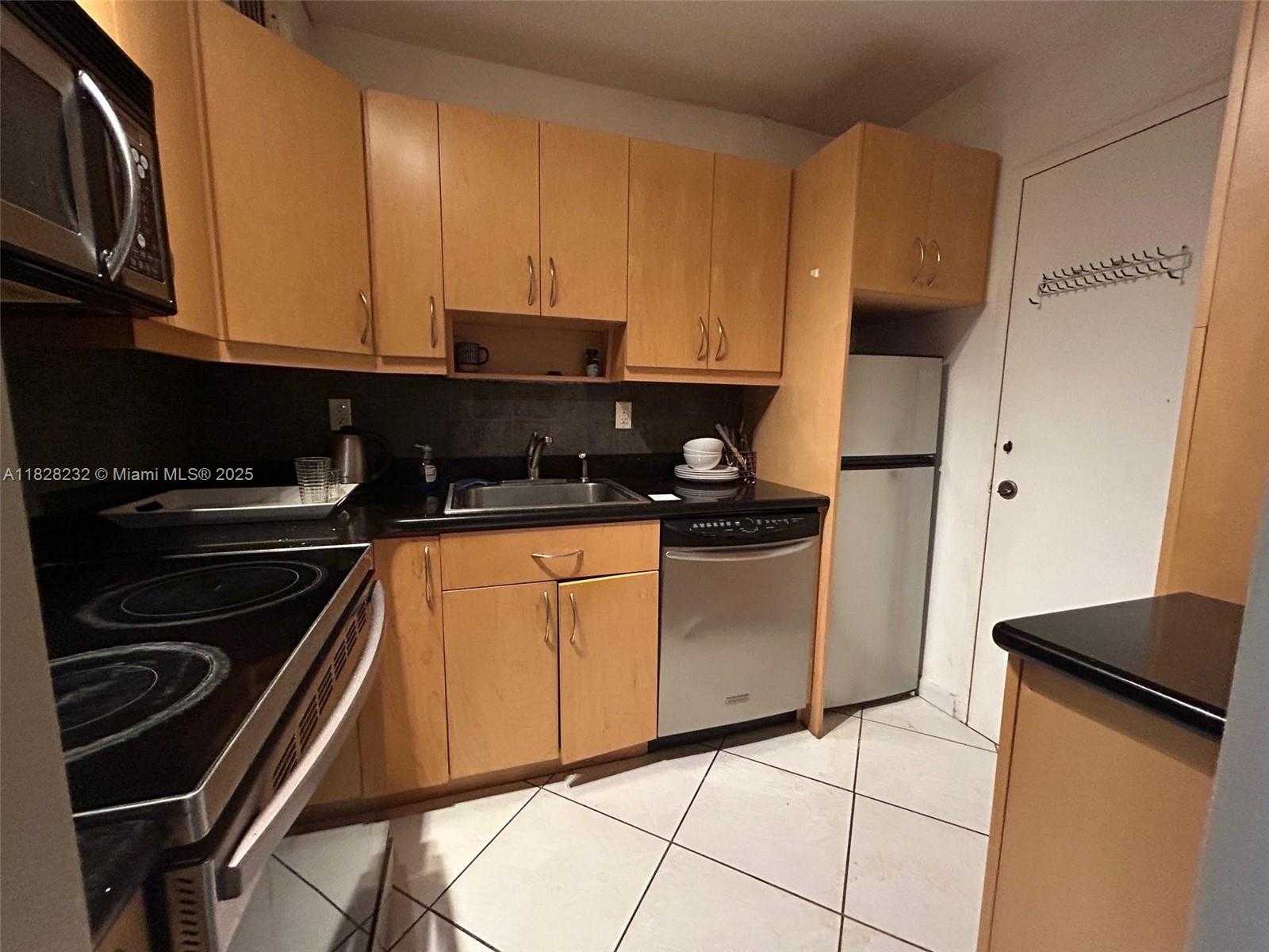 Small Image of 2899 COLLINS AVE #1002, Miami Beach Number 33