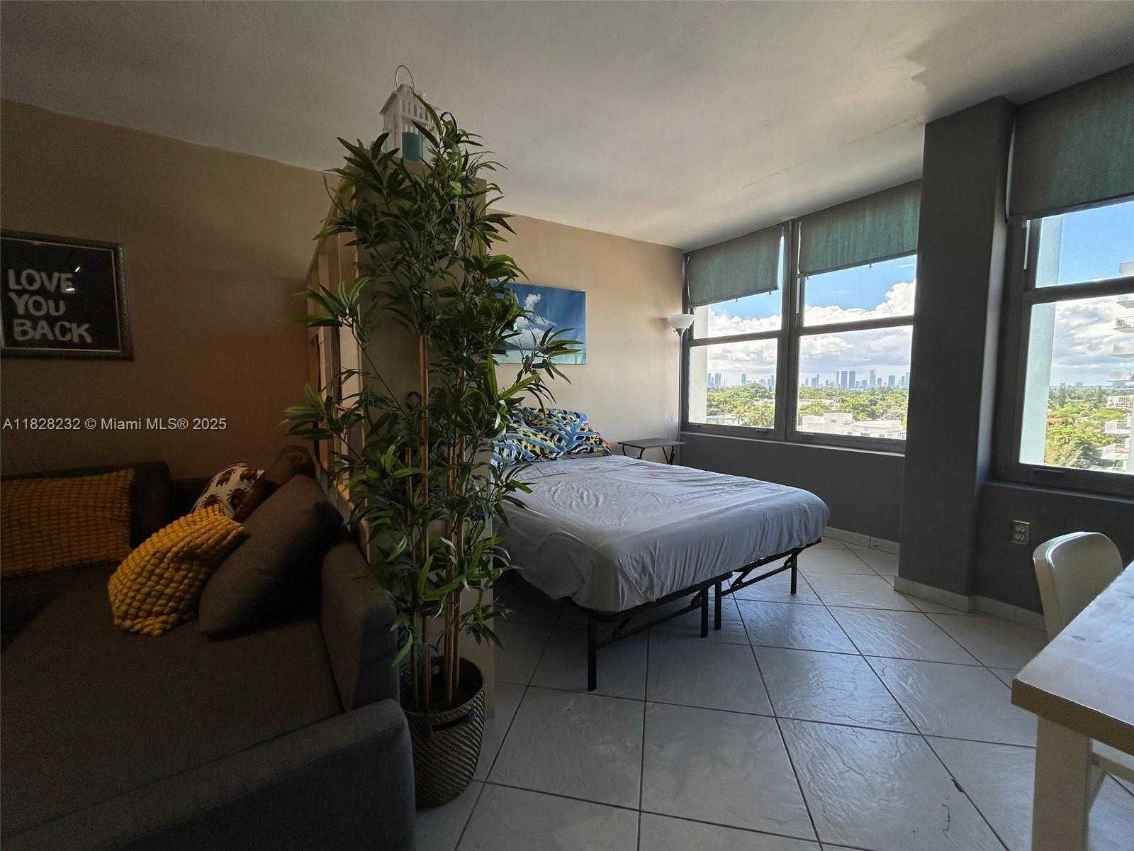 Small Image of 2899 COLLINS AVE #1002, Miami Beach Number 34