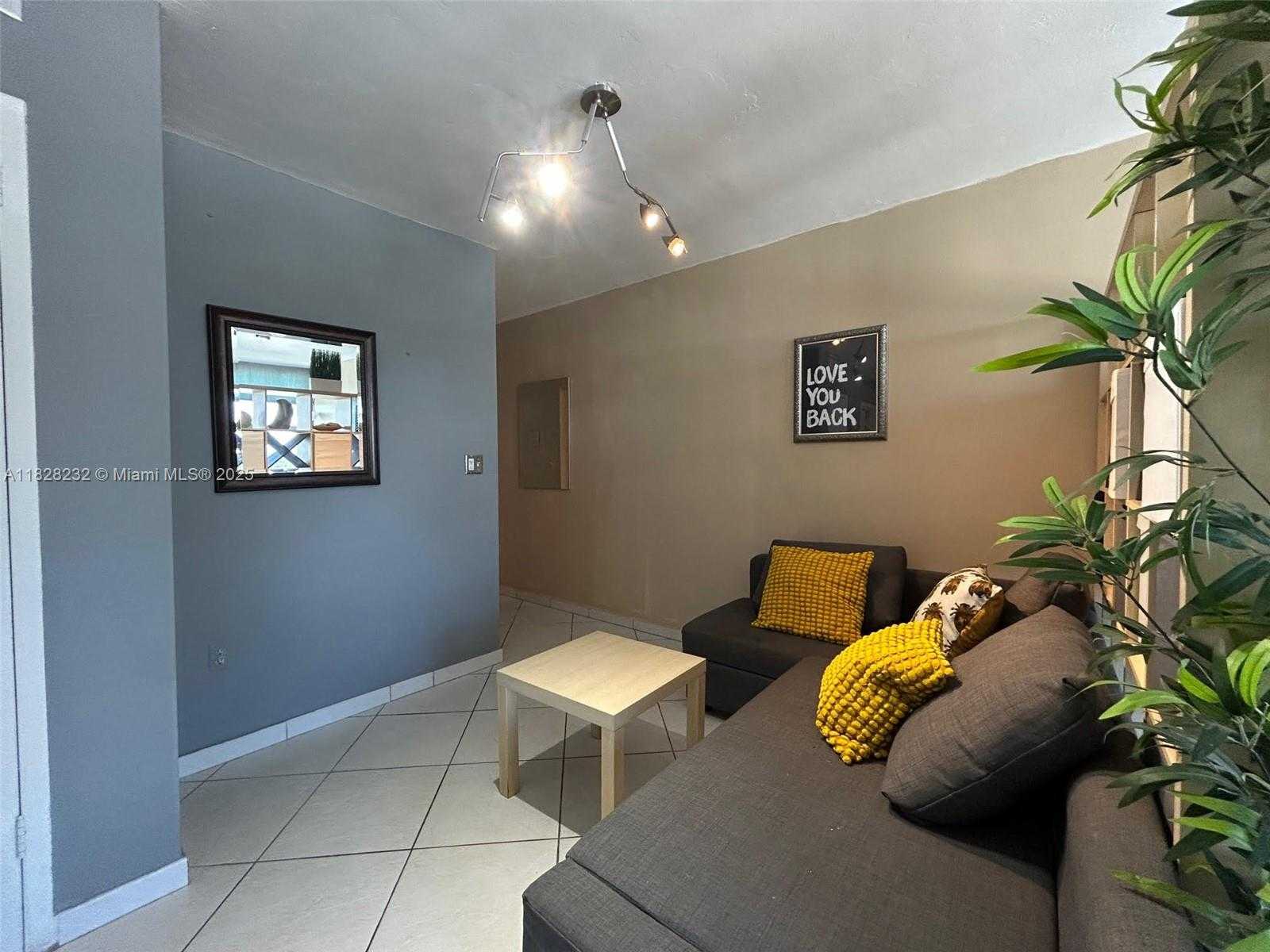 Small Image of 2899 COLLINS AVE #1002, Miami Beach Number 35