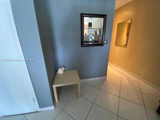 Small Image of 2899 COLLINS AVE #1002, Miami Beach Number 7