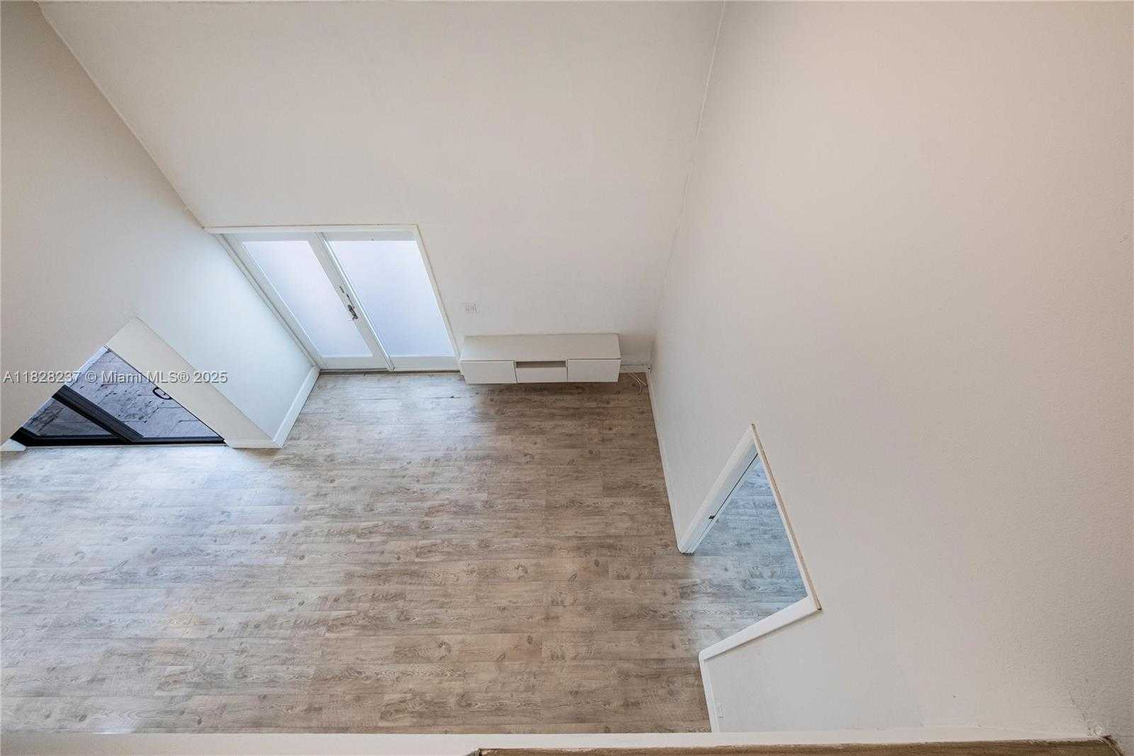 Small Image of 20945 BAY CT #134-3, Aventura Number 12