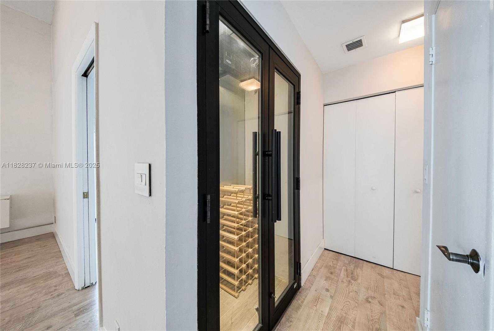 Small Image of 20945 BAY CT #134-3, Aventura Number 17