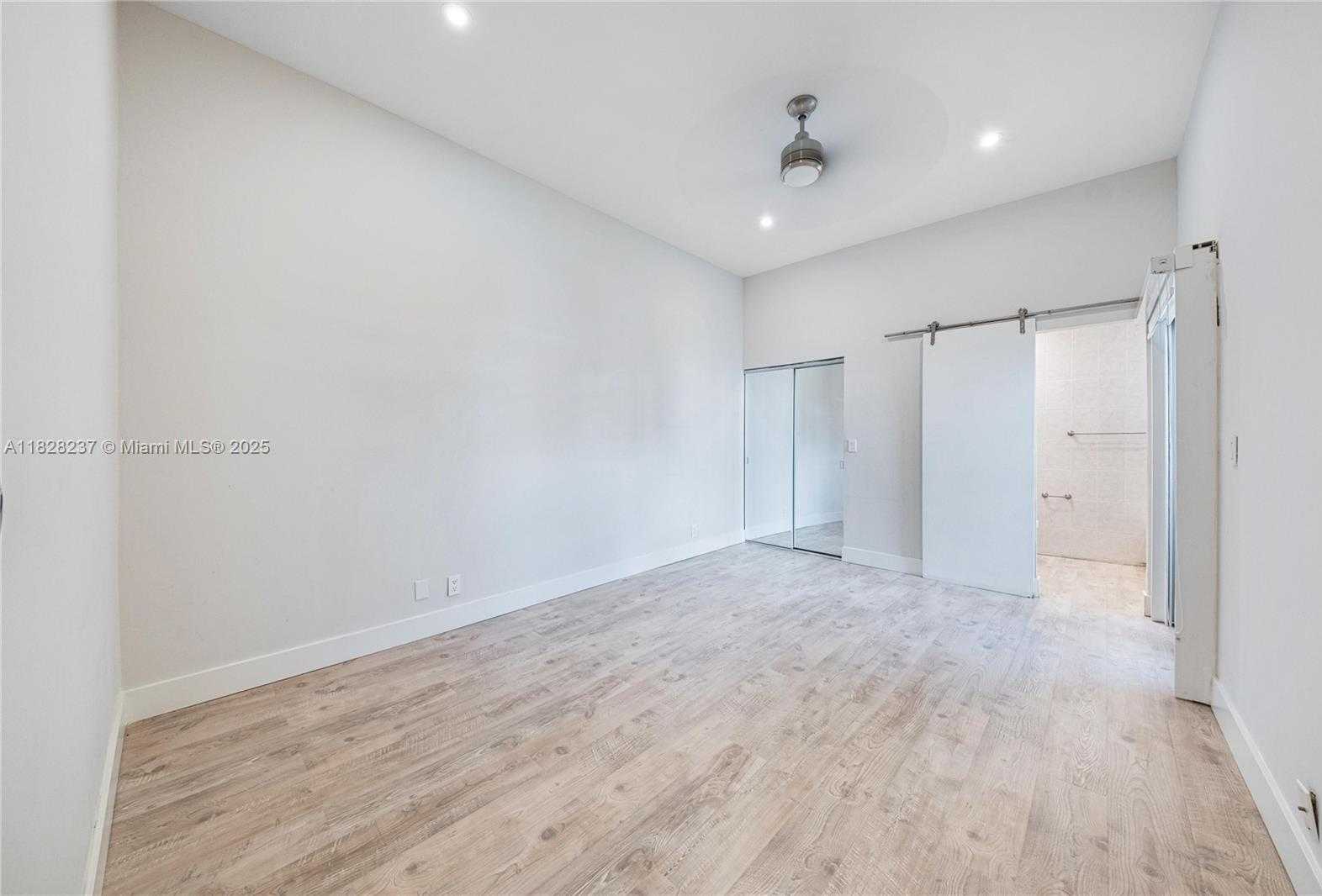 Small Image of 20945 BAY CT #134-3, Aventura Number 20
