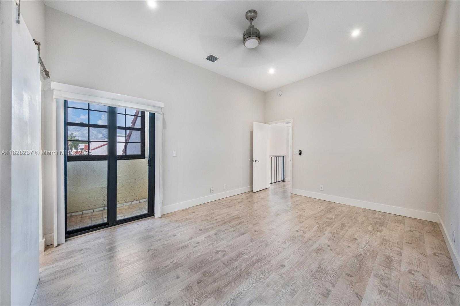 Small Image of 20945 BAY CT #134-3, Aventura Number 21