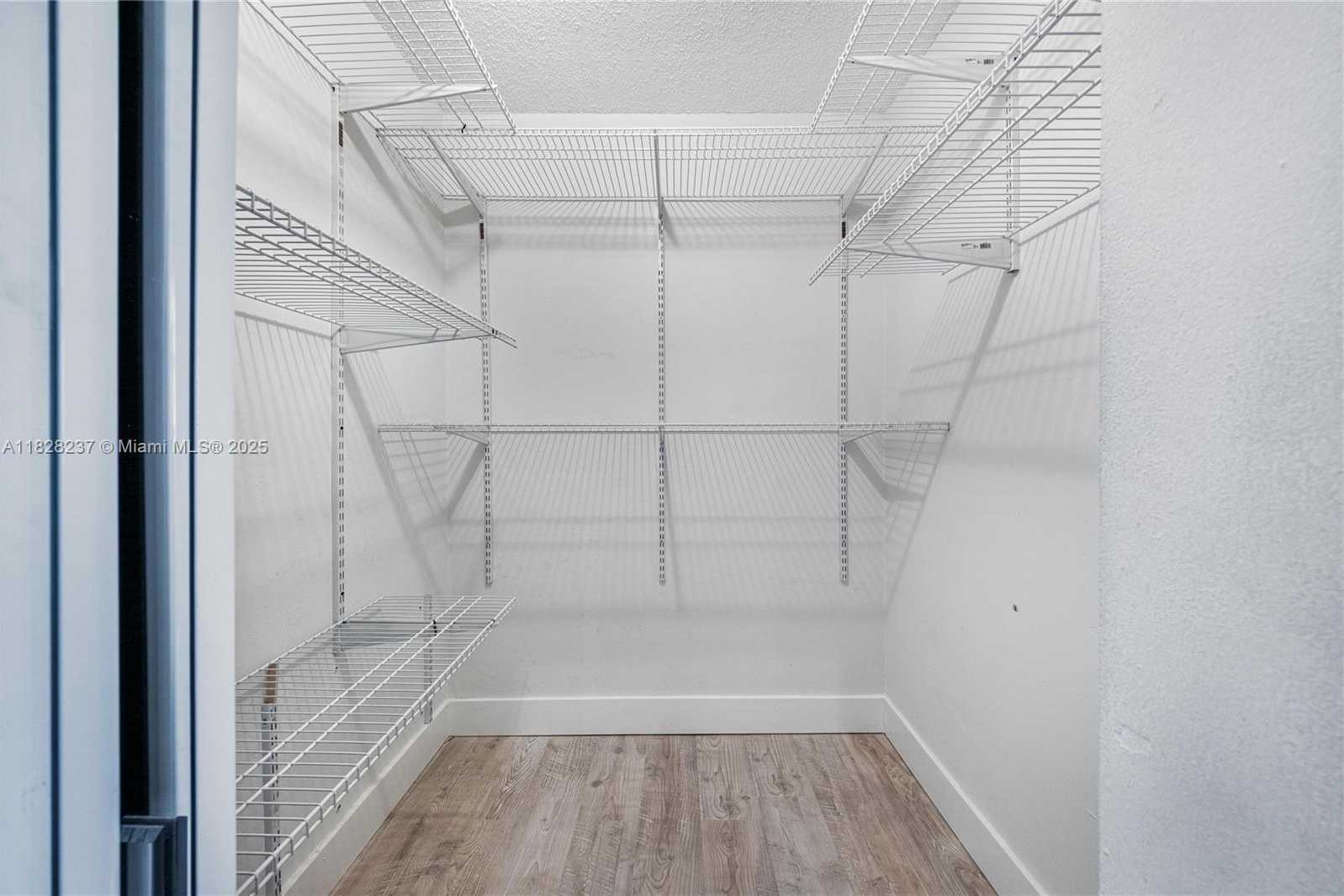 Small Image of 20945 BAY CT #134-3, Aventura Number 23