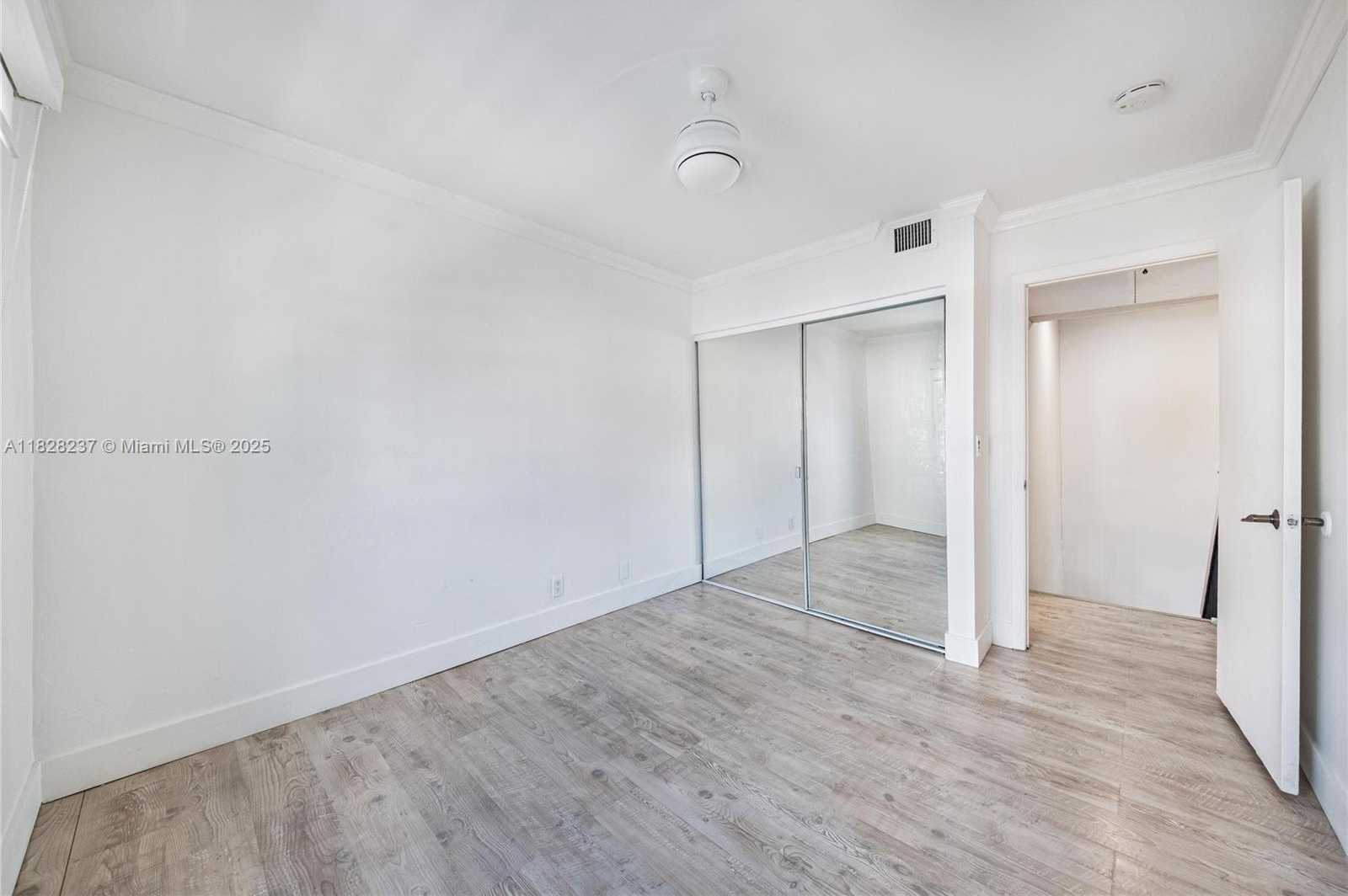 Small Image of 20945 BAY CT #134-3, Aventura Number 24