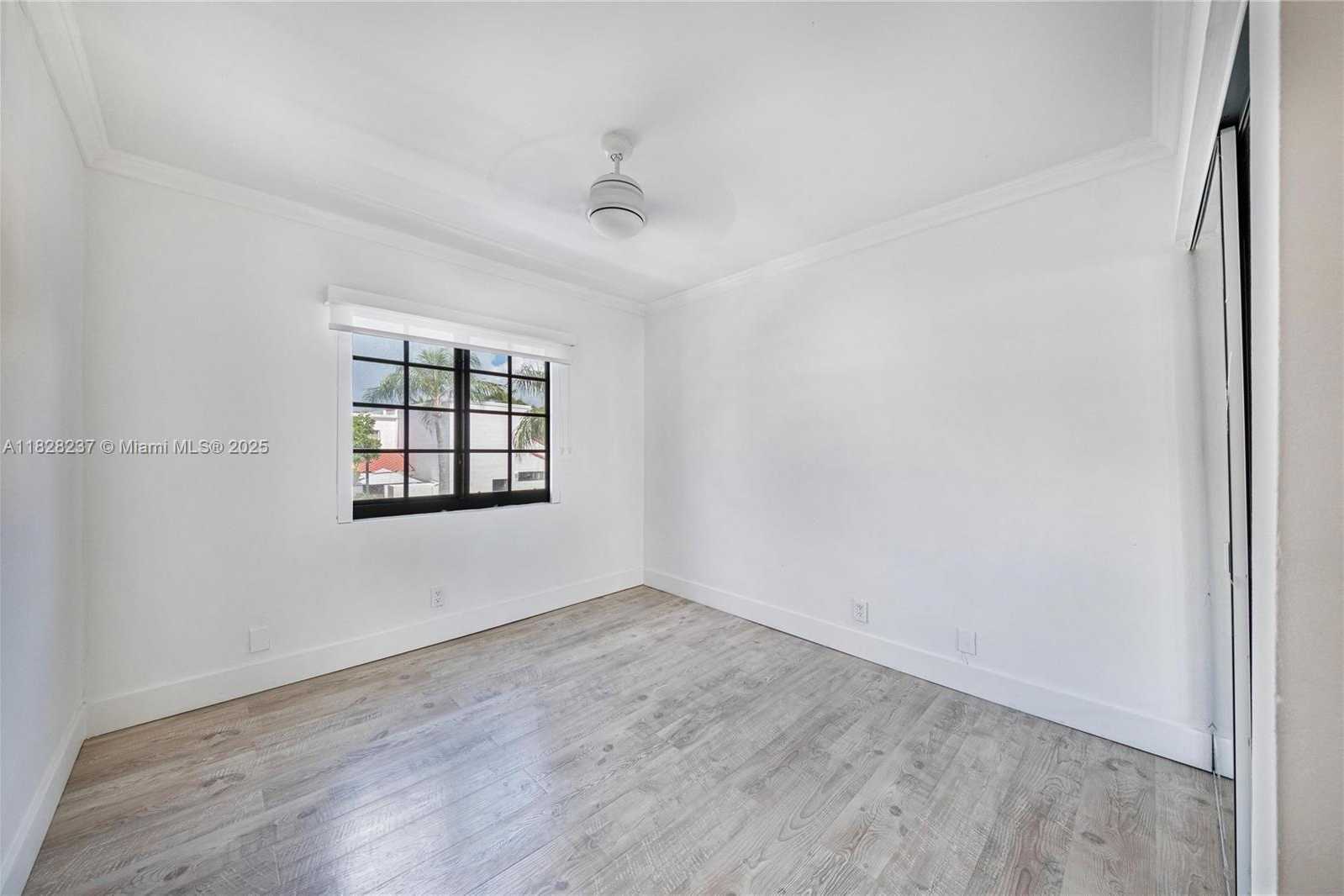Small Image of 20945 BAY CT #134-3, Aventura Number 25