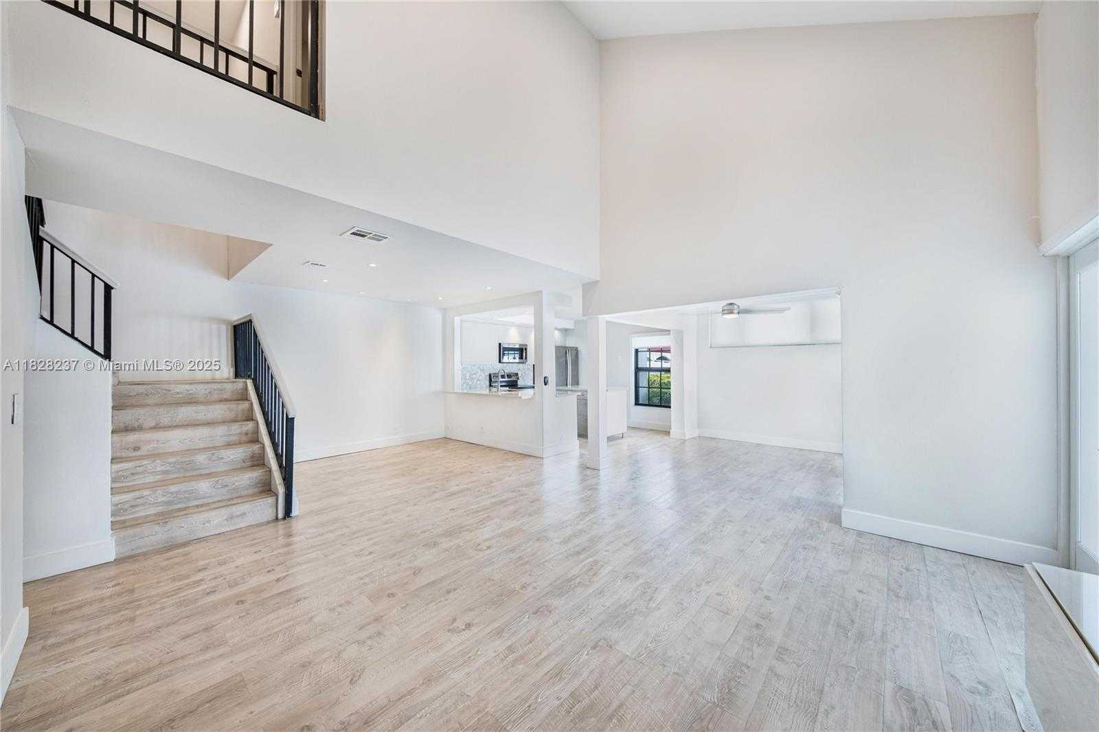 Small Image of 20945 BAY CT #134-3, Aventura Number 4