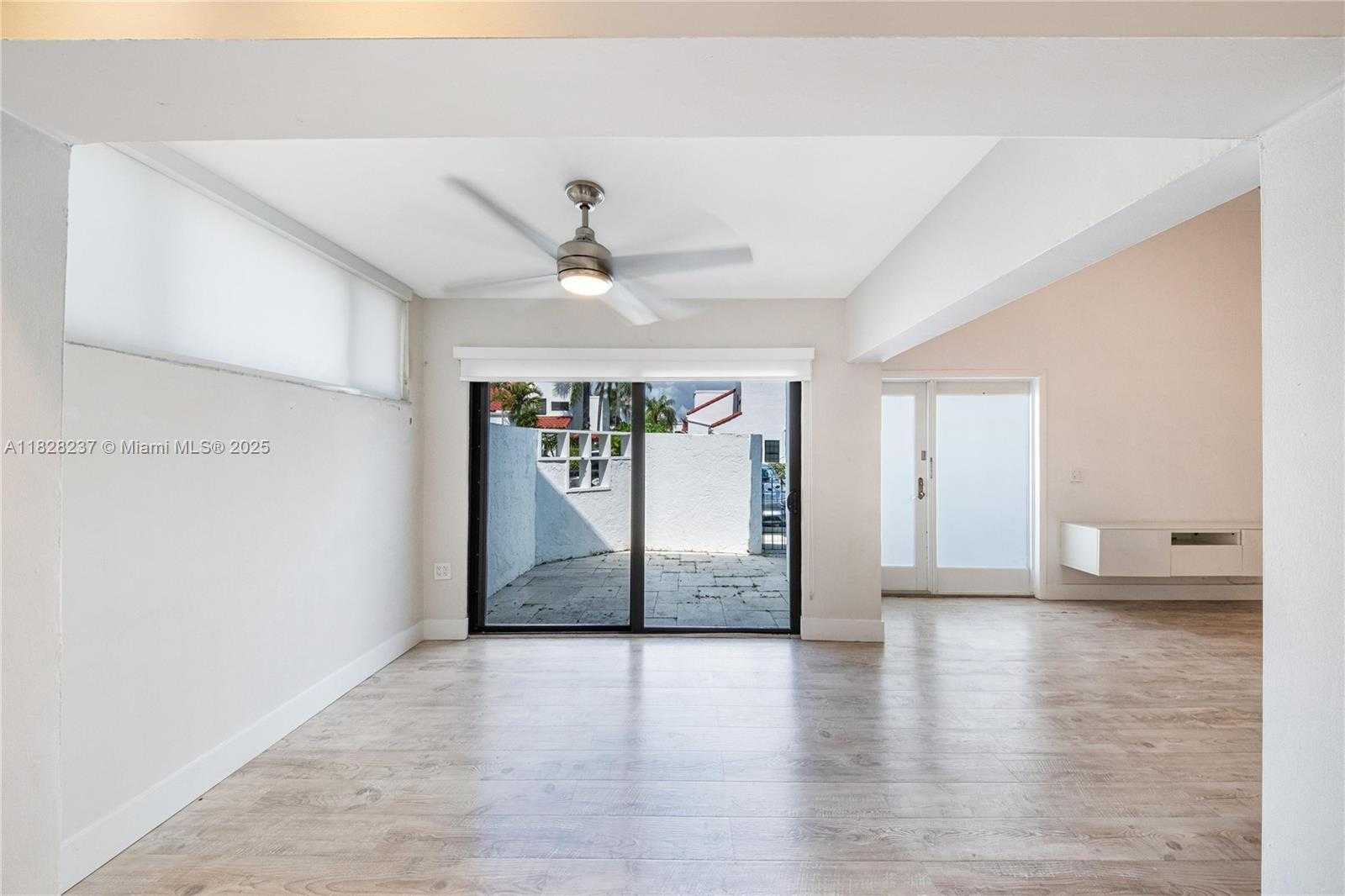 Small Image of 20945 BAY CT #134-3, Aventura Number 6