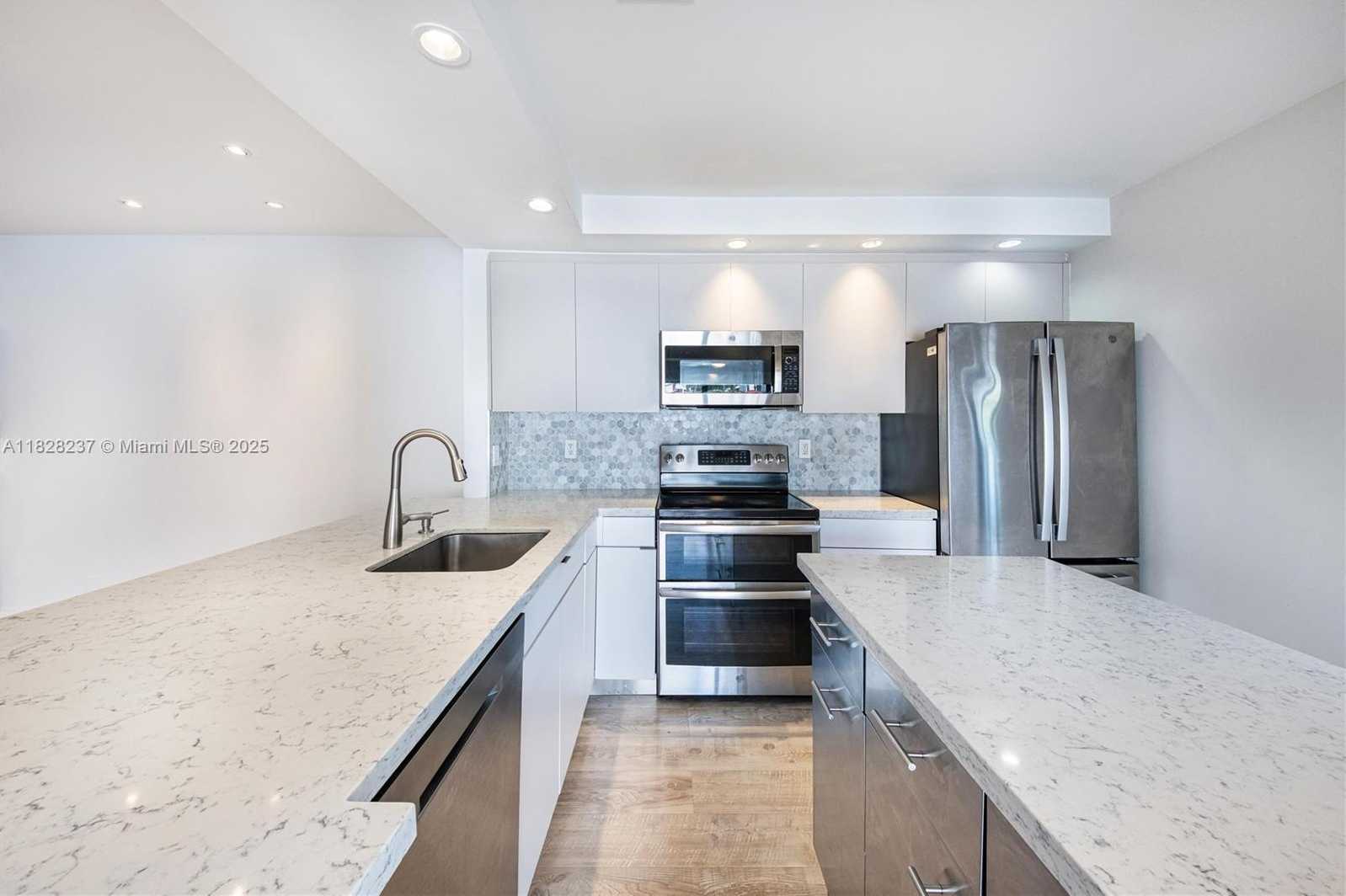 Small Image of 20945 BAY CT #134-3, Aventura Number 7