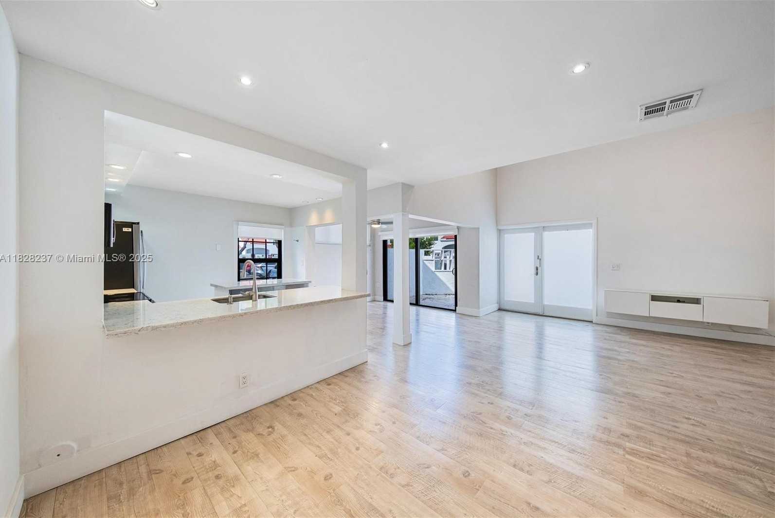 Small Image of 20945 BAY CT #134-3, Aventura Number 9