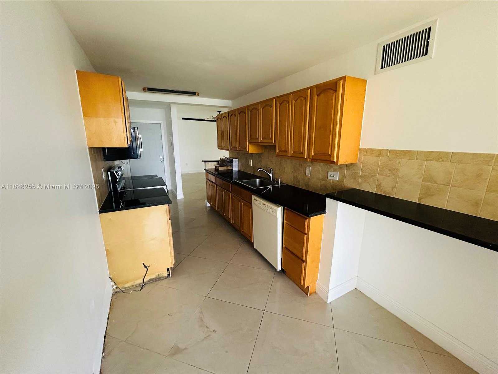 Small Image of 1750 NORTH EAST 191ST ST #201-1, Miami Number 2