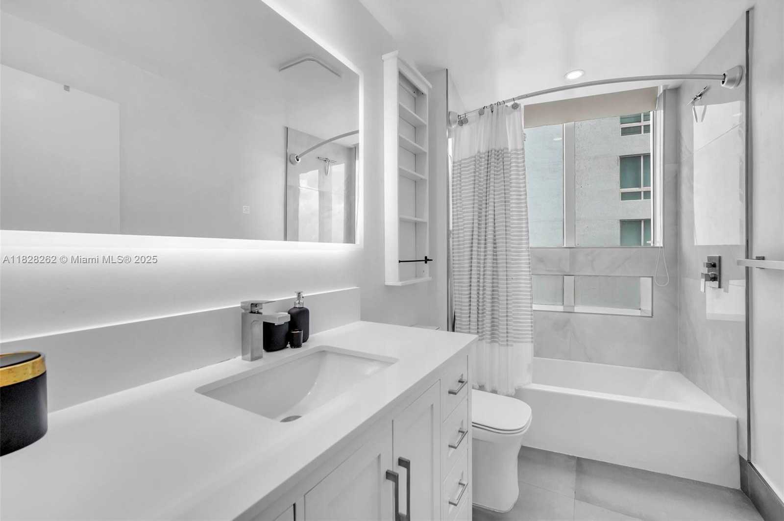 Small Image of 1900 NORTH BAYSHORE DR #3610, Miami Number 13
