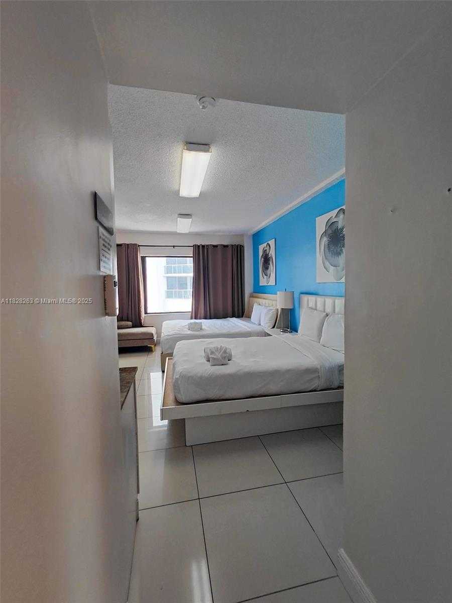 Small Image of 6345 COLLINS AVE #715, Miami Beach Number 12