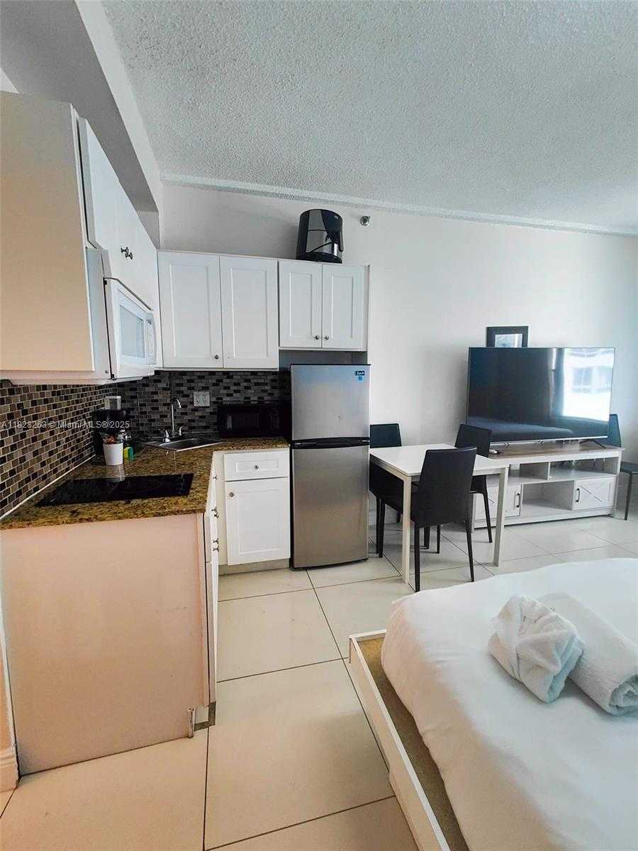 Small Image of 6345 COLLINS AVE #715, Miami Beach Number 16