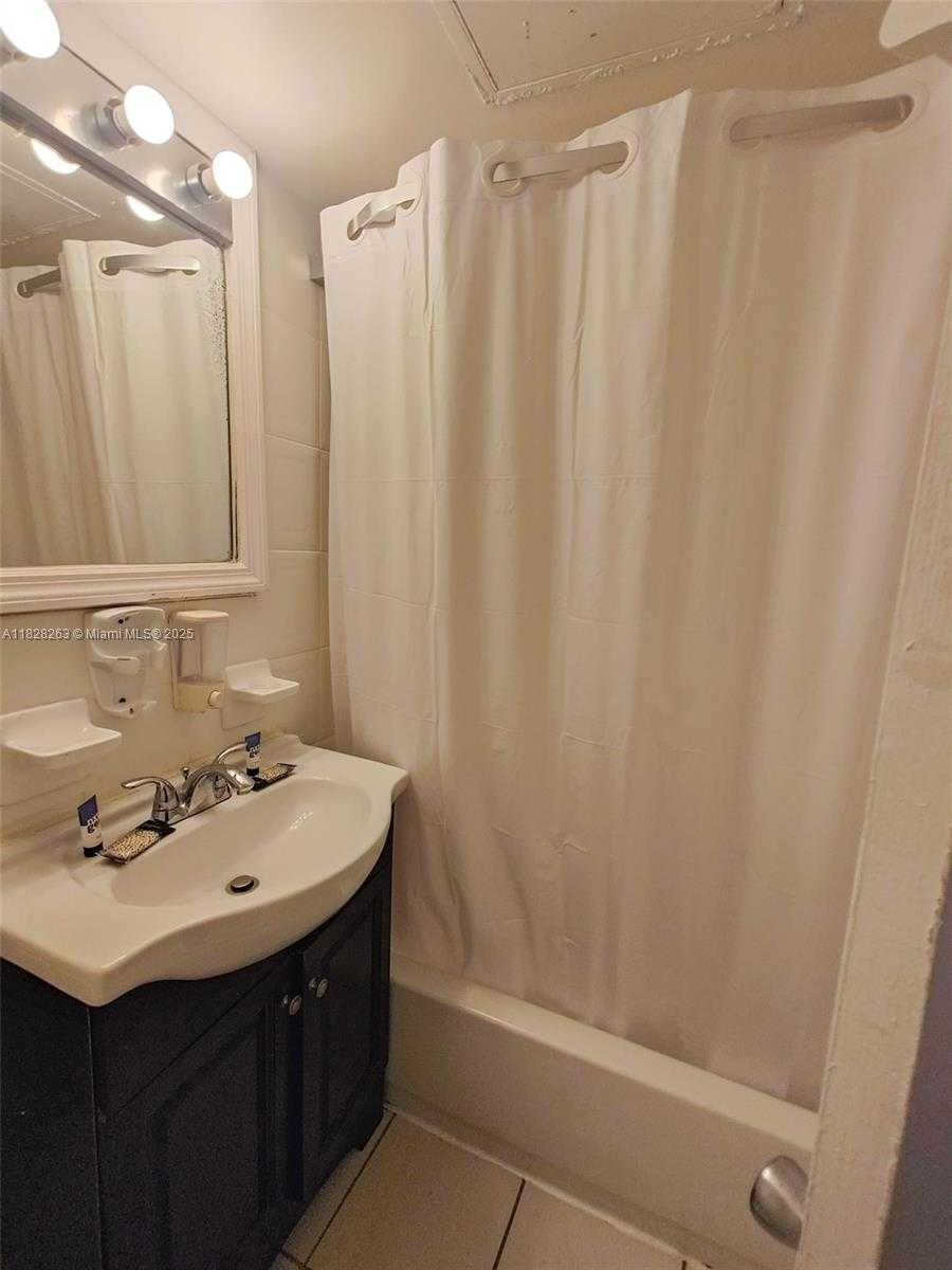 Small Image of 6345 COLLINS AVE #715, Miami Beach Number 19
