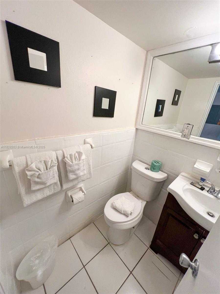 Small Image of 6345 COLLINS AVE #715, Miami Beach Number 4