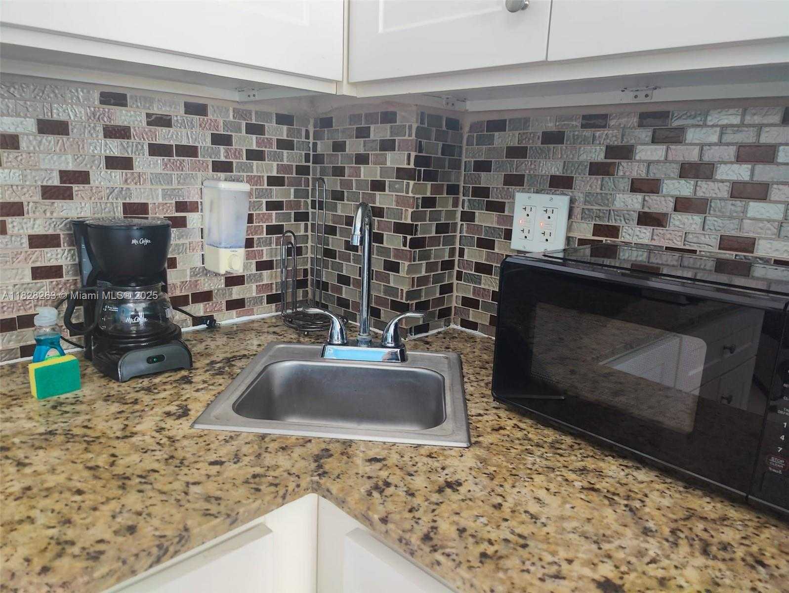Small Image of 6345 COLLINS AVE #715, Miami Beach Number 7