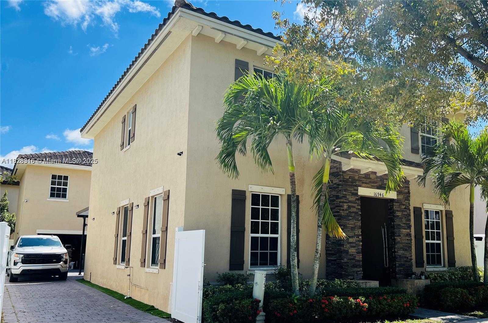 Small Image of 16946 SOUTH WEST 90TH TERR CI, Miami Number 10