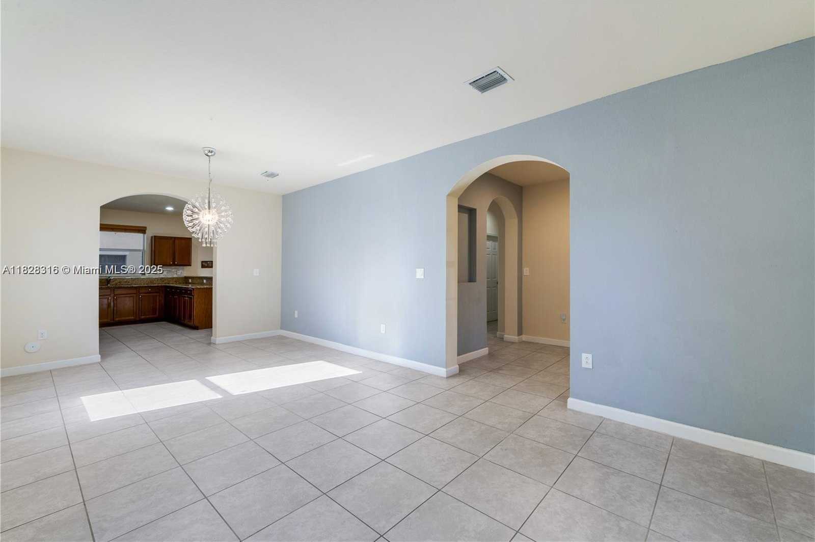Small Image of 16946 SOUTH WEST 90TH TERR CI, Miami Number 13