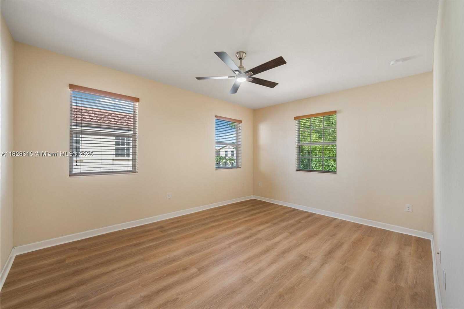 Small Image of 16946 SOUTH WEST 90TH TERR CI, Miami Number 17
