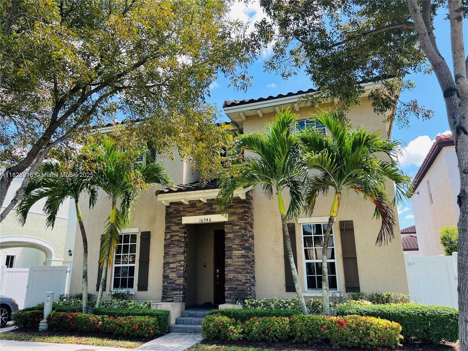 Small Image of 16946 SOUTH WEST 90TH TERR CI, Miami Number 2