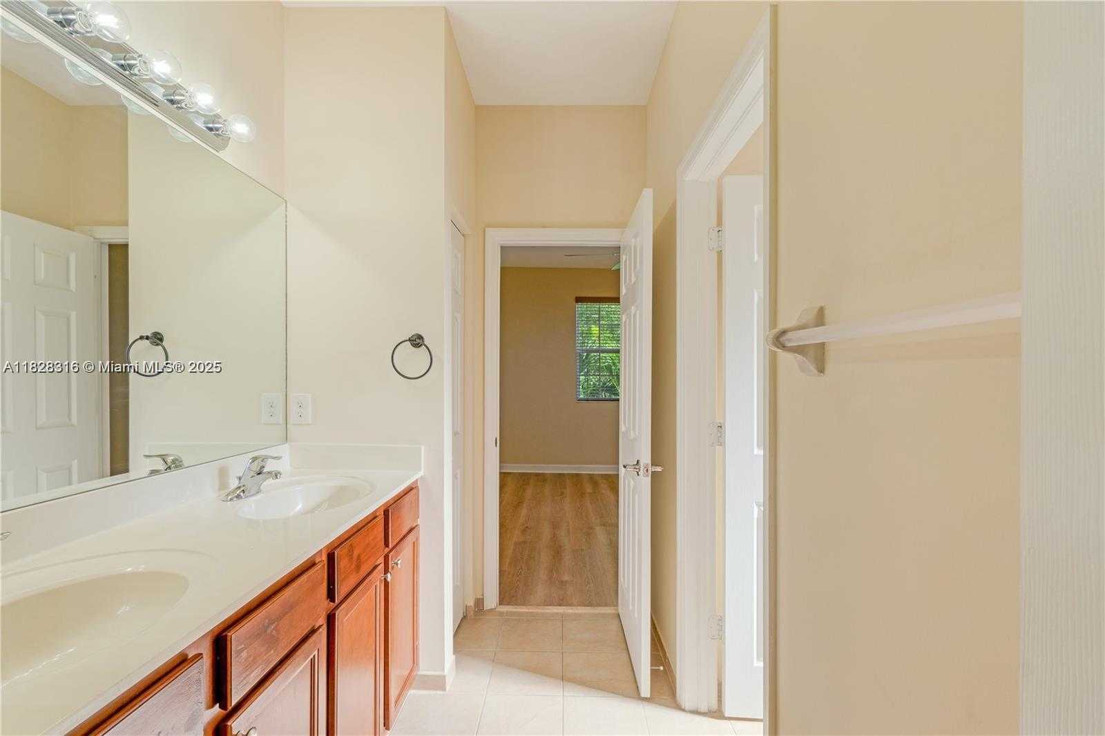 Small Image of 16946 SOUTH WEST 90TH TERR CI, Miami Number 23