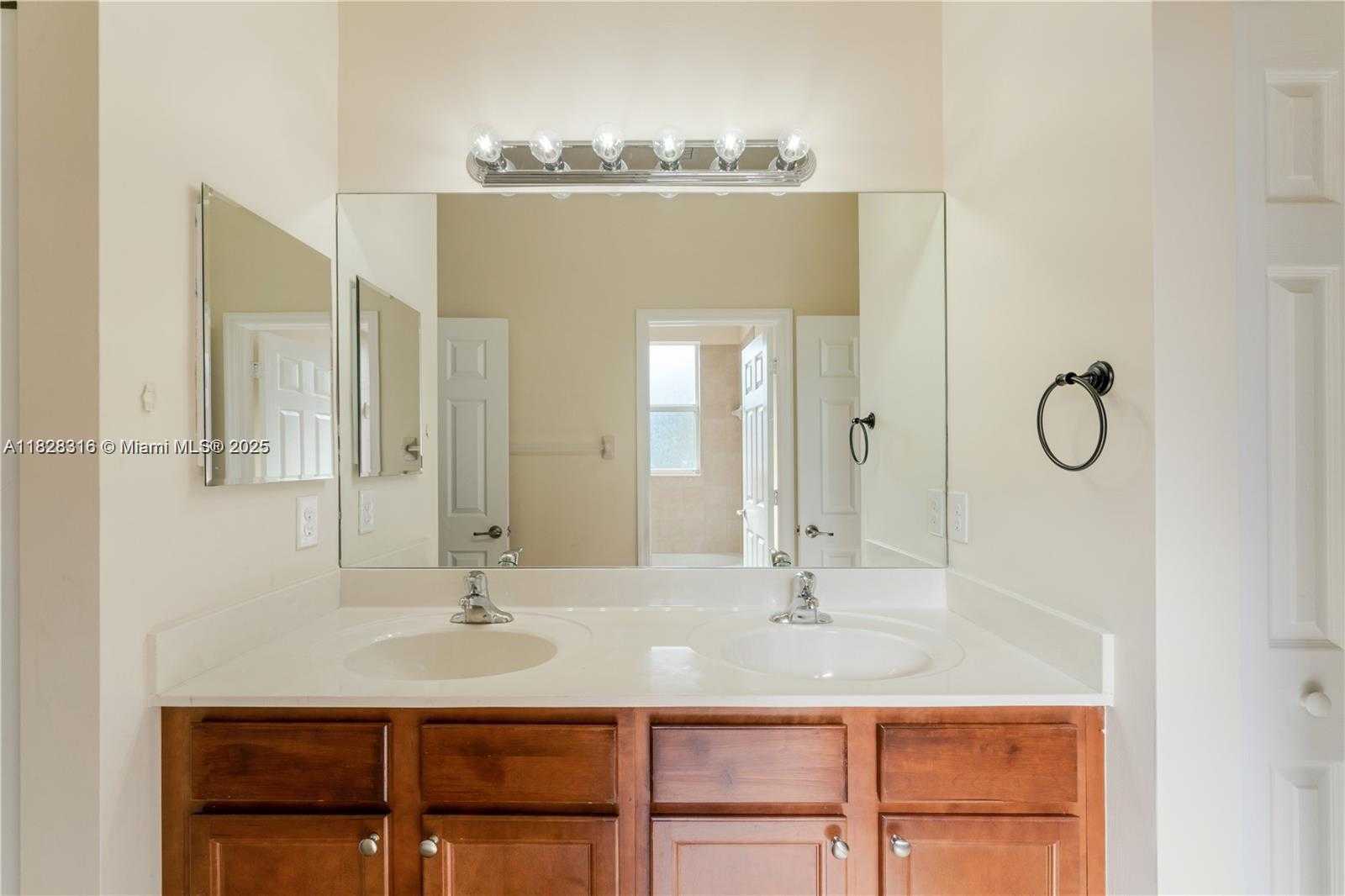 Small Image of 16946 SOUTH WEST 90TH TERR CI, Miami Number 24