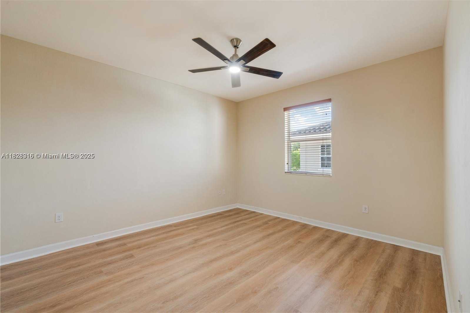 Small Image of 16946 SOUTH WEST 90TH TERR CI, Miami Number 25