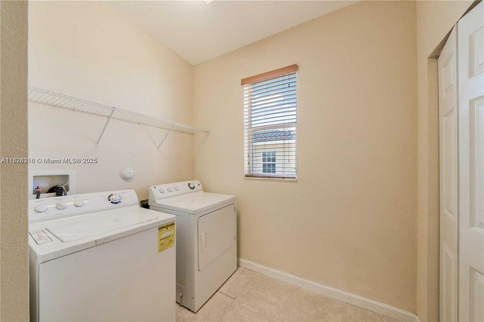 Small Image of 16946 SOUTH WEST 90TH TERR CI, Miami Number 26