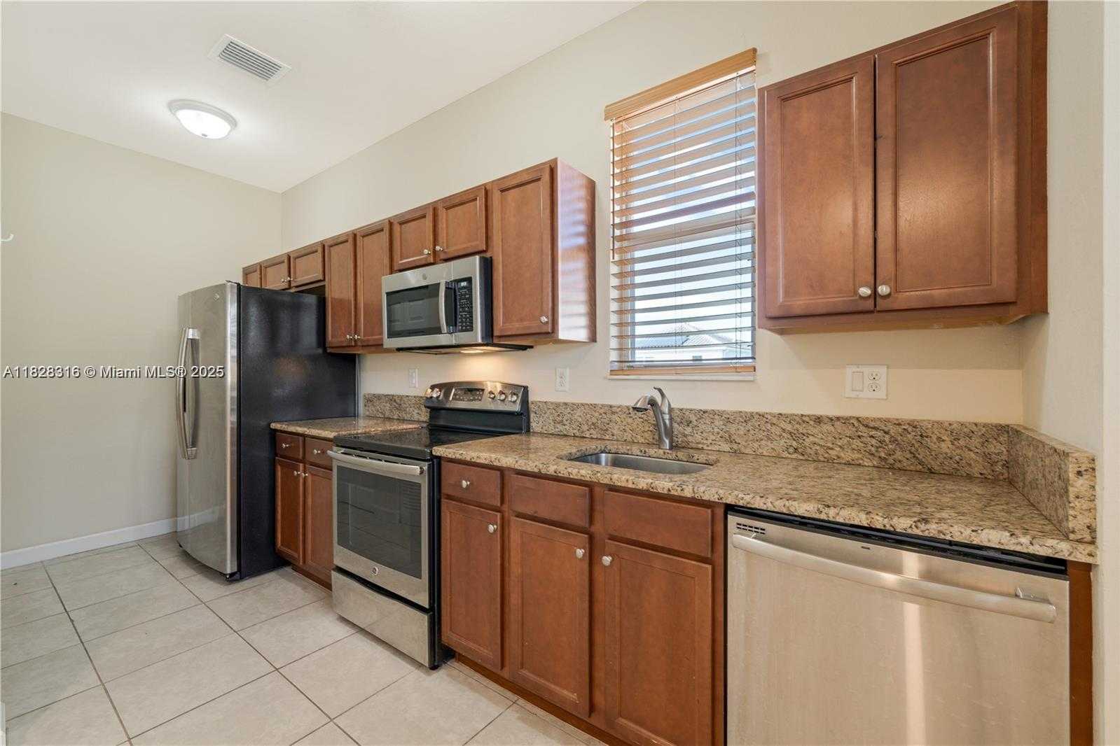Small Image of 16946 SOUTH WEST 90TH TERR CI, Miami Number 31