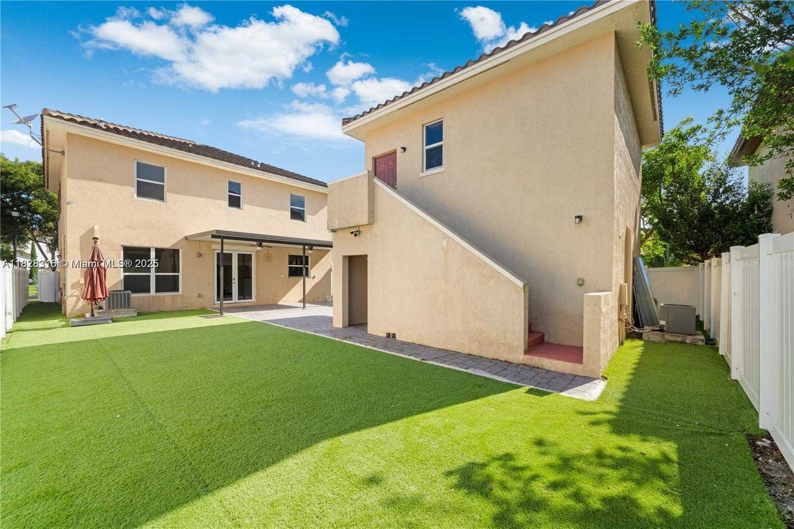 Small Image of 16946 SOUTH WEST 90TH TERR CI, Miami Number 7