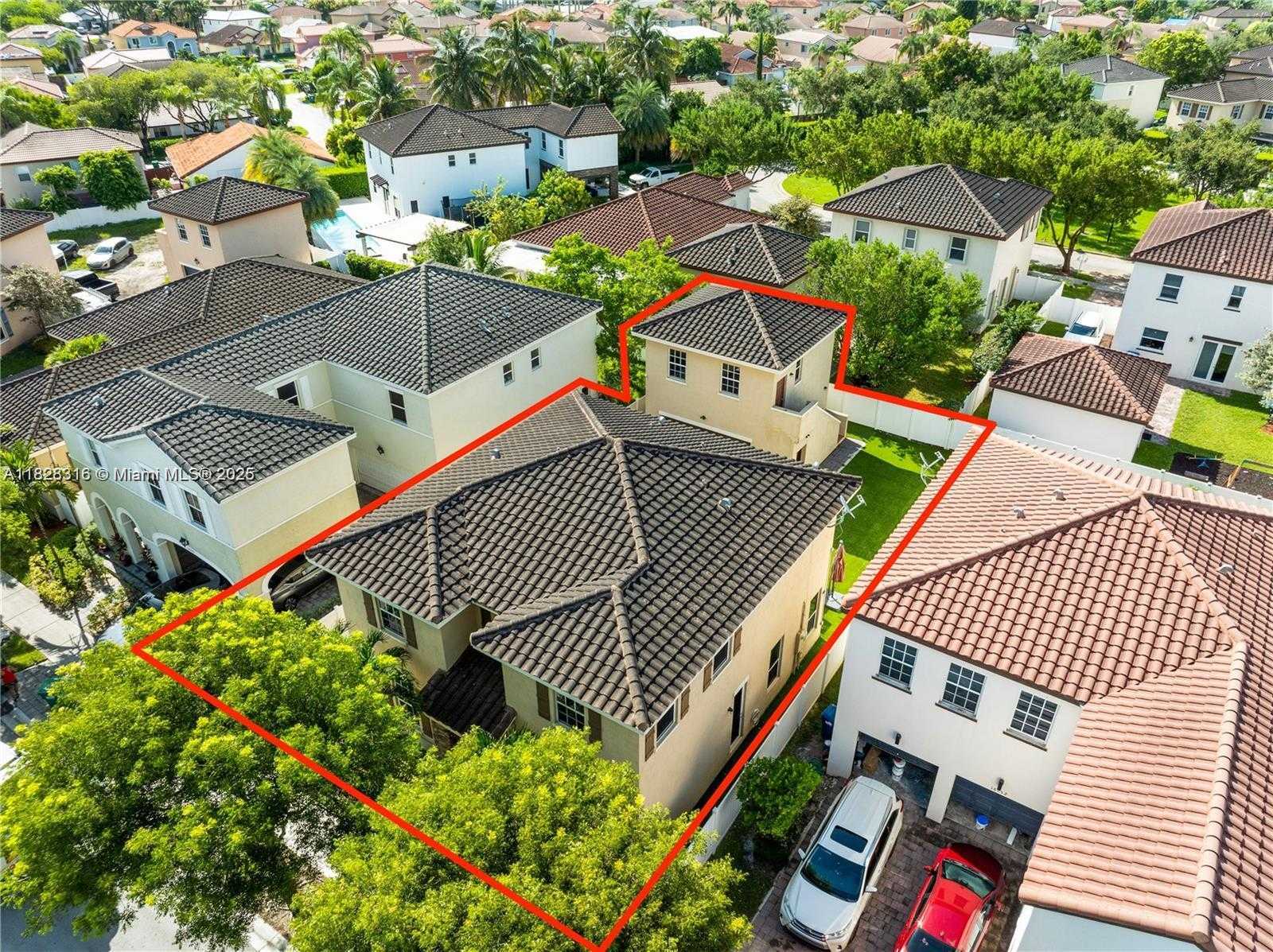 Small Image of 16946 SOUTH WEST 90TH TERR CI, Miami Number 8