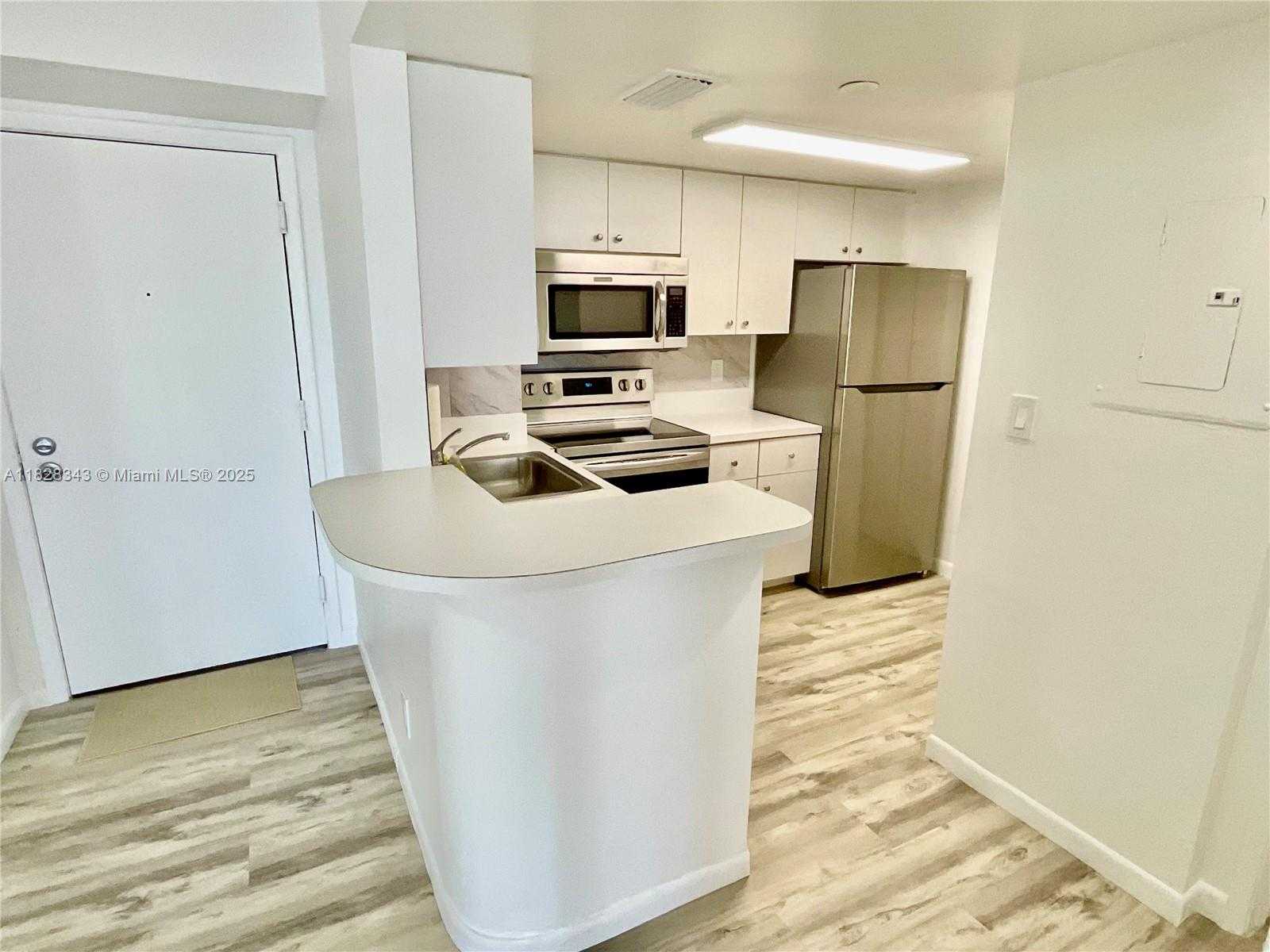 Small Image of Miami Number 3