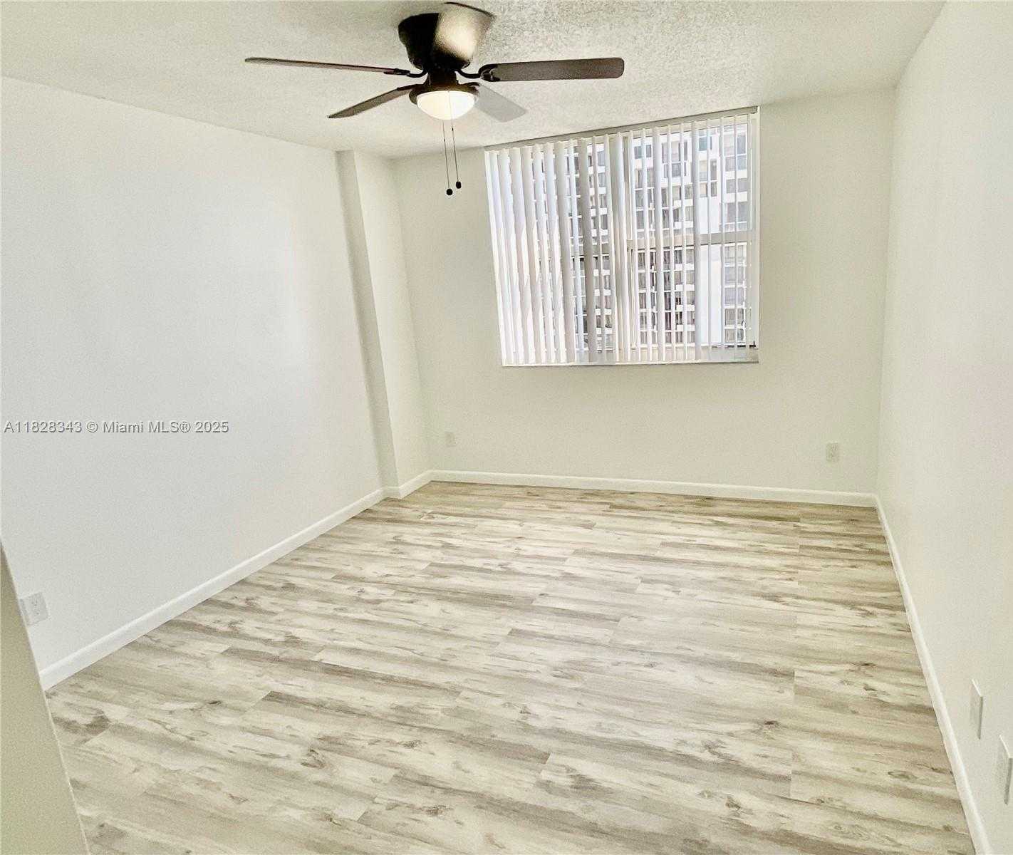 Small Image of Miami Number 8