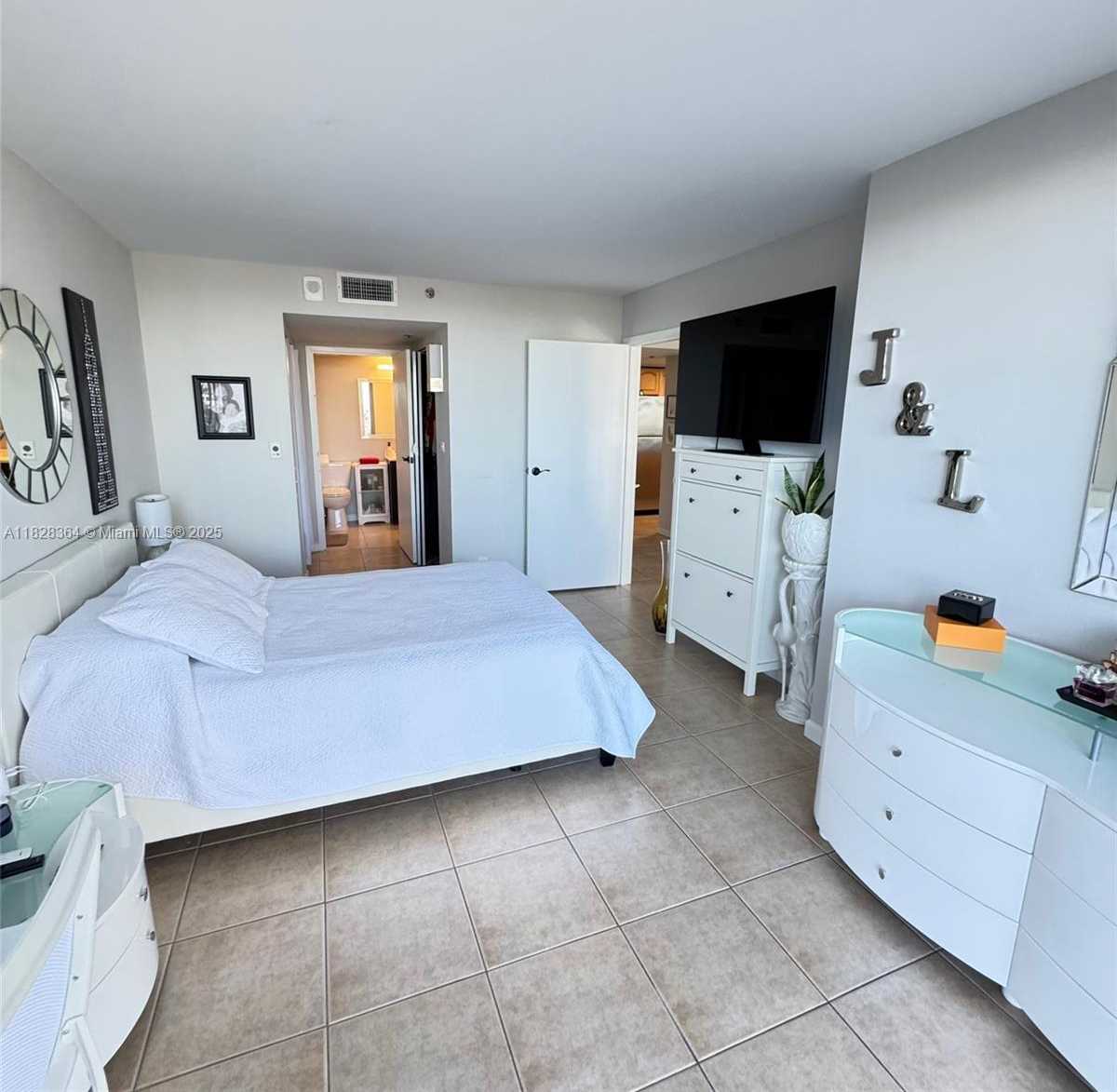 Small Image of 7601 EAST TREASURE DR #512, North Bay Village Number 10