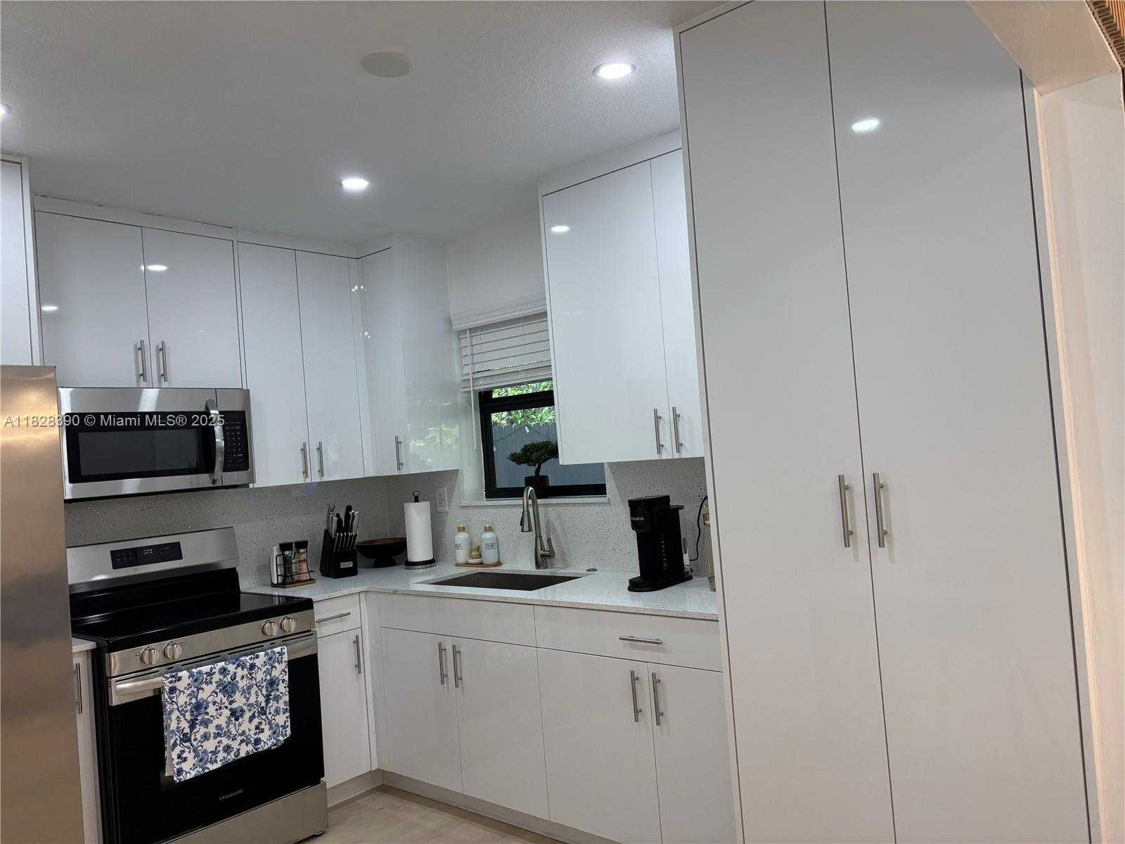 Small Image of 1023 NORTH WEST 19TH AVE, Miami Number 10