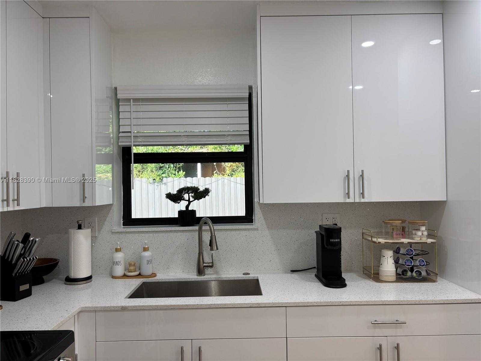 Small Image of 1023 NORTH WEST 19TH AVE, Miami Number 11