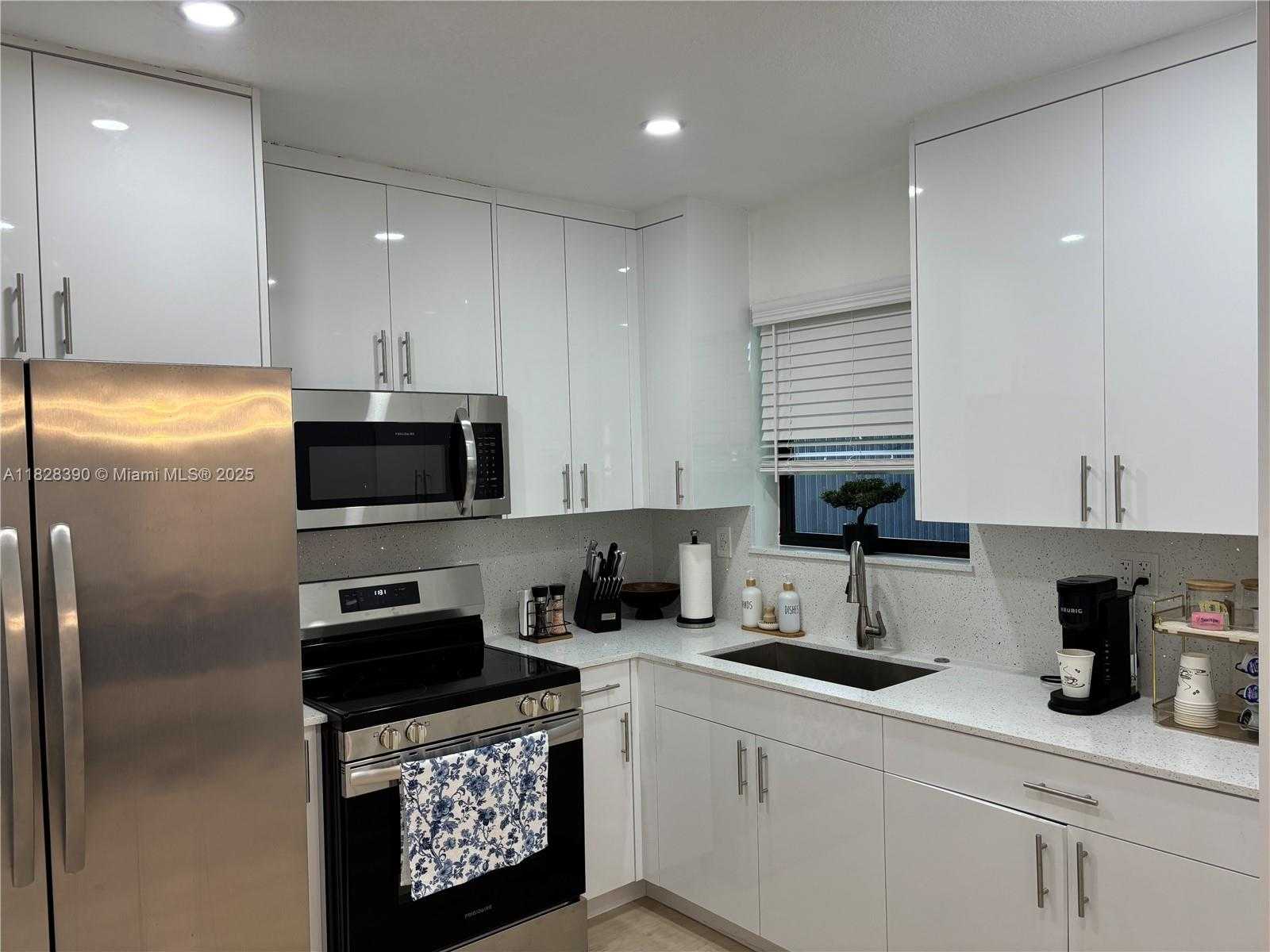 Small Image of 1023 NORTH WEST 19TH AVE, Miami Number 12