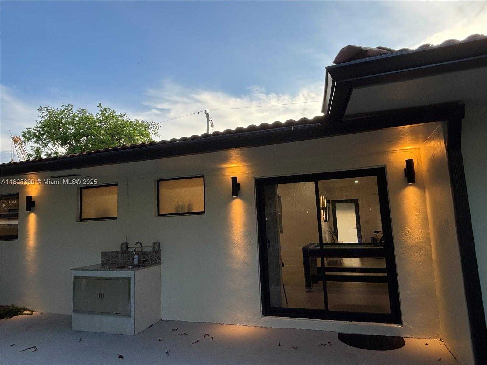 Small Image of 1023 NORTH WEST 19TH AVE, Miami Number 29