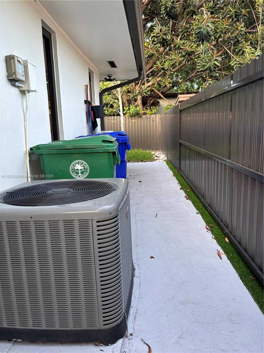Small Image of 1023 NORTH WEST 19TH AVE, Miami Number 31