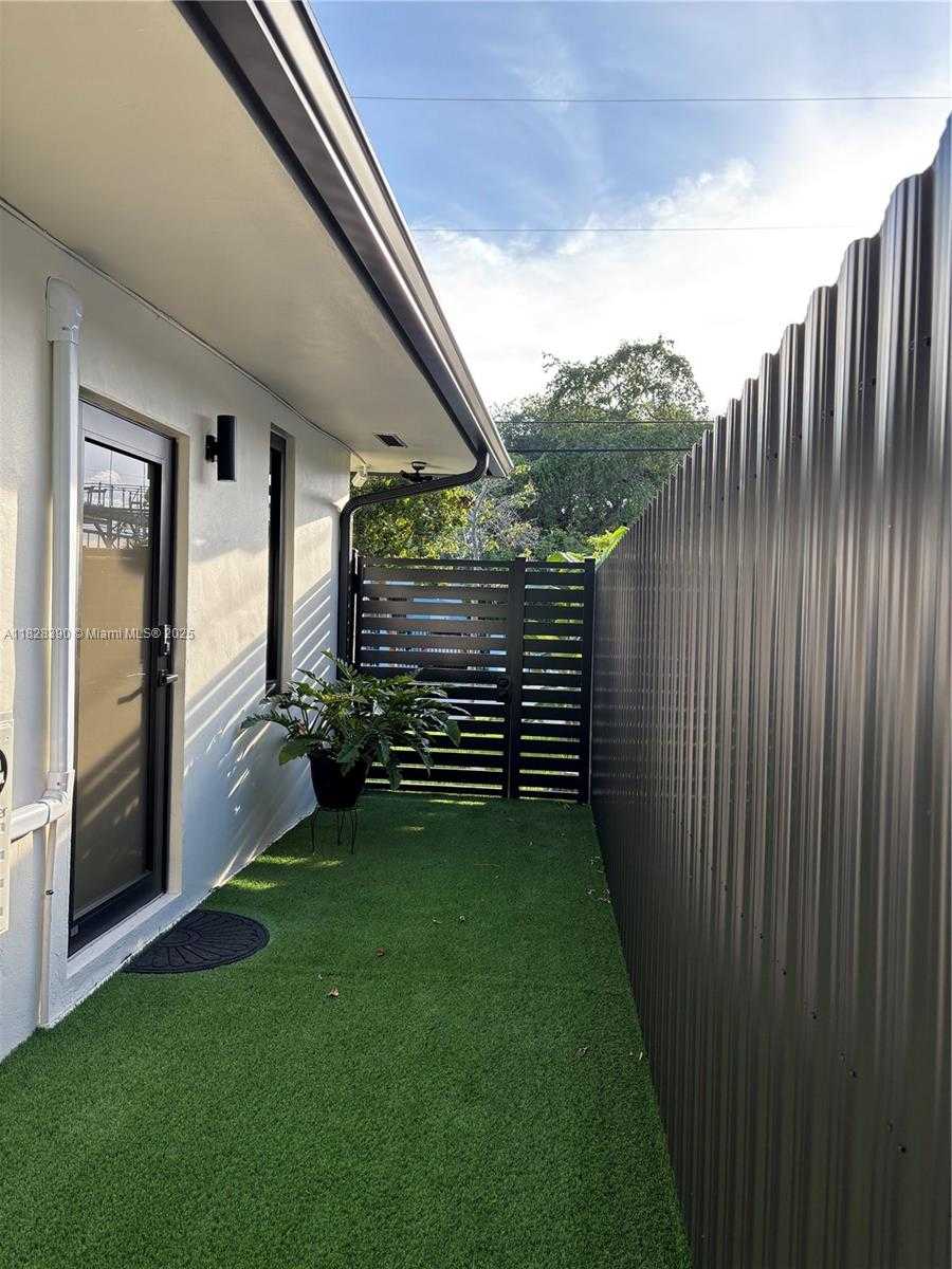 Small Image of 1023 NORTH WEST 19TH AVE, Miami Number 36
