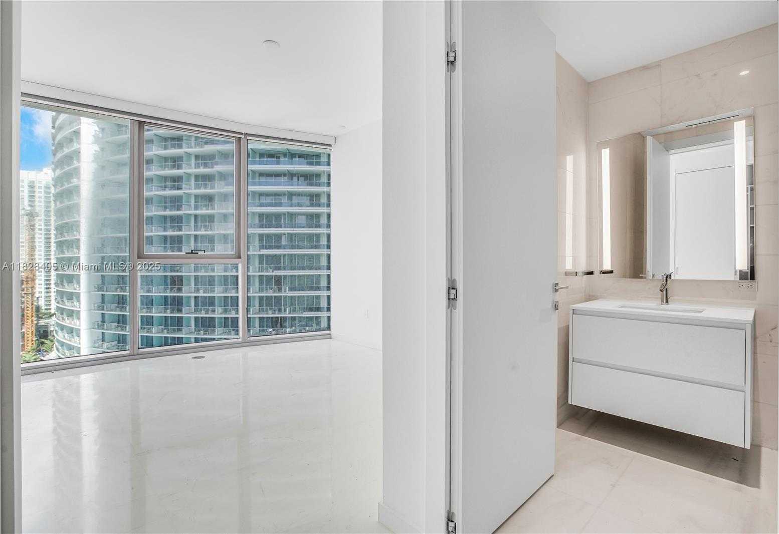 Small Image of 300 BISCAYNE BLVD WAY #2107, Miami Number 13
