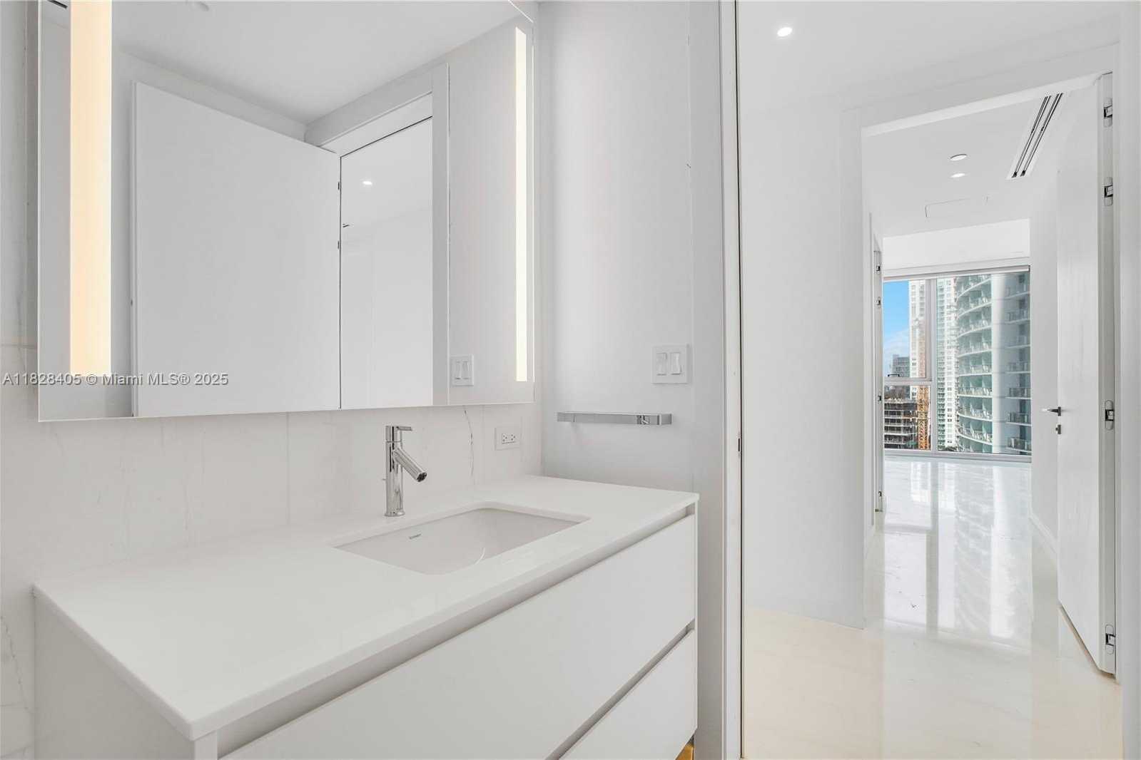 Small Image of 300 BISCAYNE BLVD WAY #2107, Miami Number 15