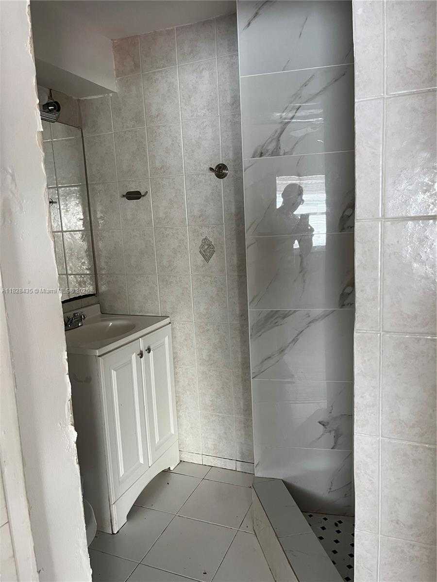 Small Image of 2299 NORTH EAST 136TH TER, North Miami Beach Number 4