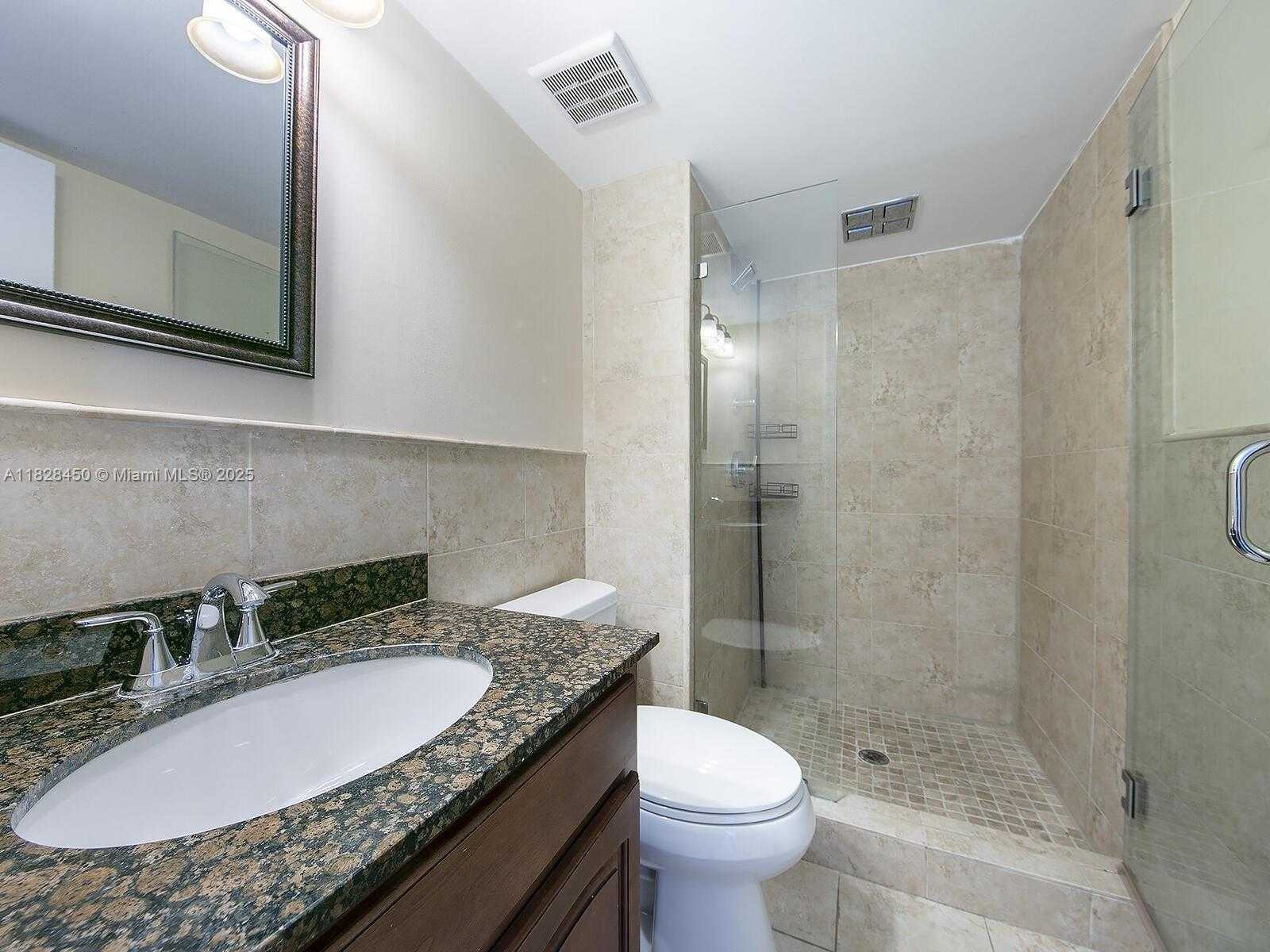 Small Image of 670 NW 85th Pl, Miami, FL 33126, USA Number 6
