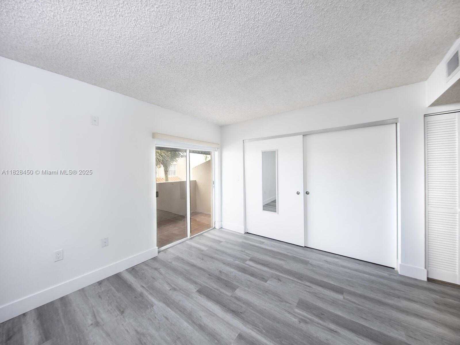 Small Image of 670 NW 85th Pl, Miami, FL 33126, USA Number 7