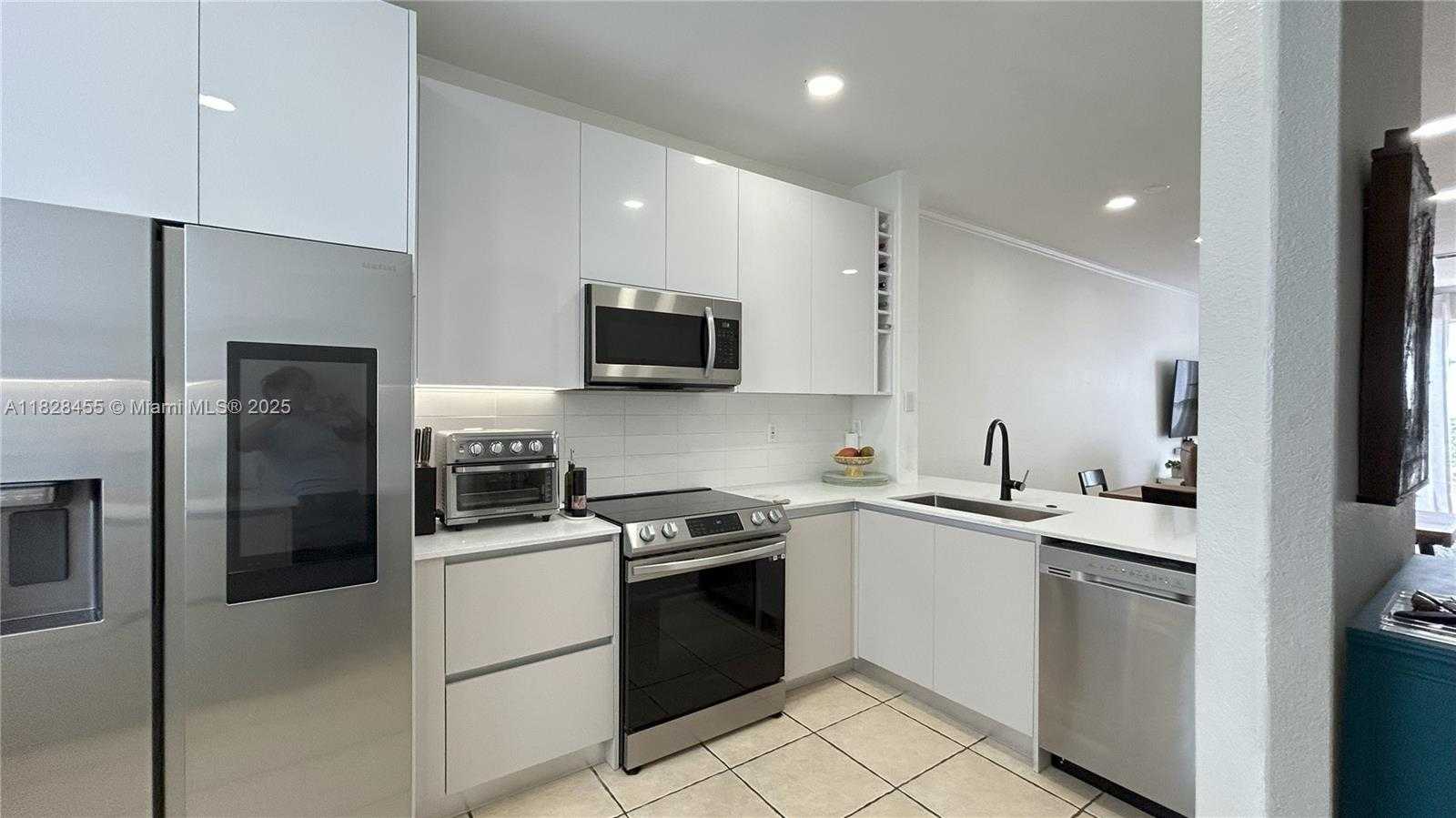 Small Image of 5440 NORTH WEST 107TH AVE #212, Doral Number 10